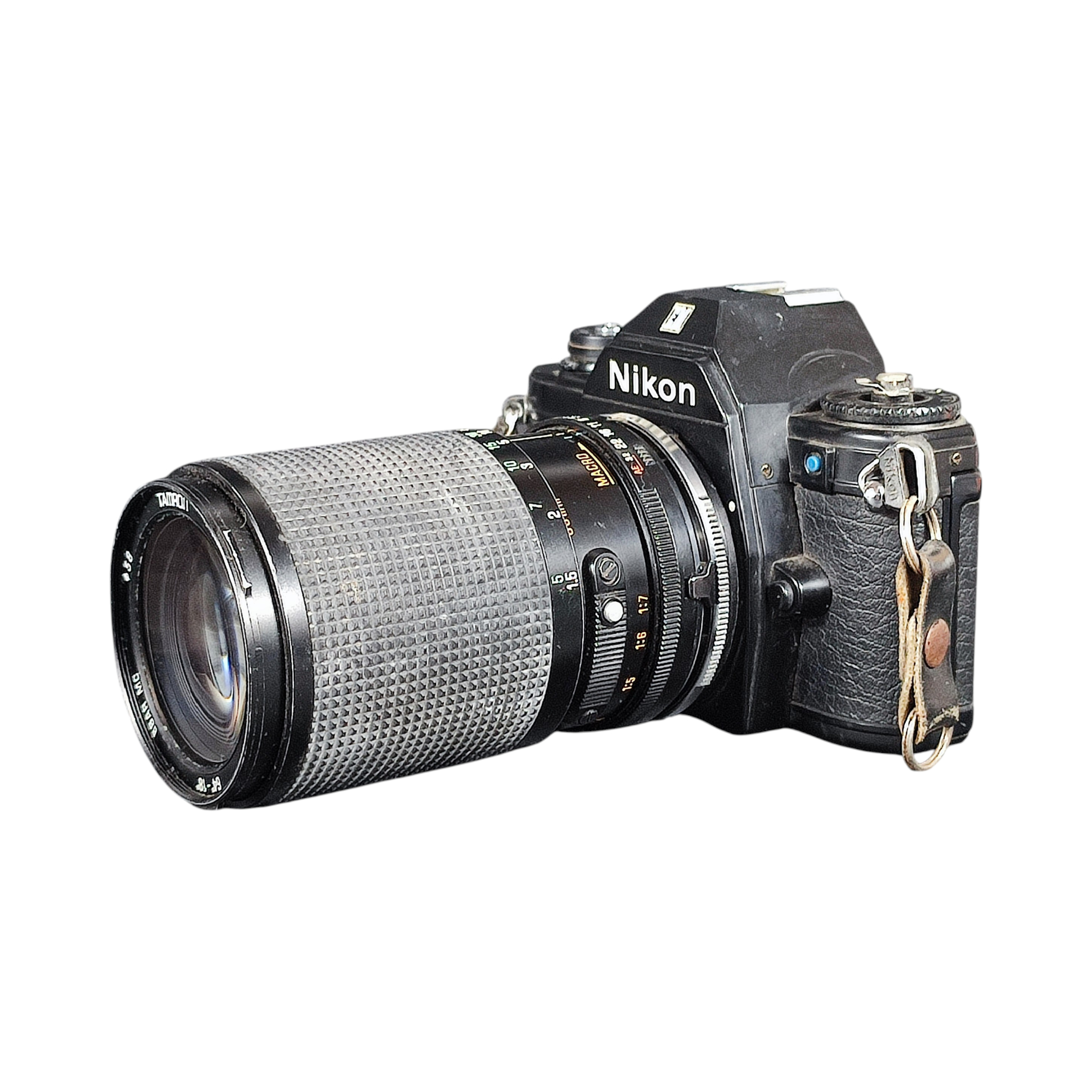 Voir photo 3 de Appareil photo argentique NIKON M et zoom TAMRON 35-135 mm 1:3,5-4,5 Appareil photo argentique NIKON M et zoom TAMRON 35-135 mm 1:3,5-4,5 Bon état reconditionné photo 3