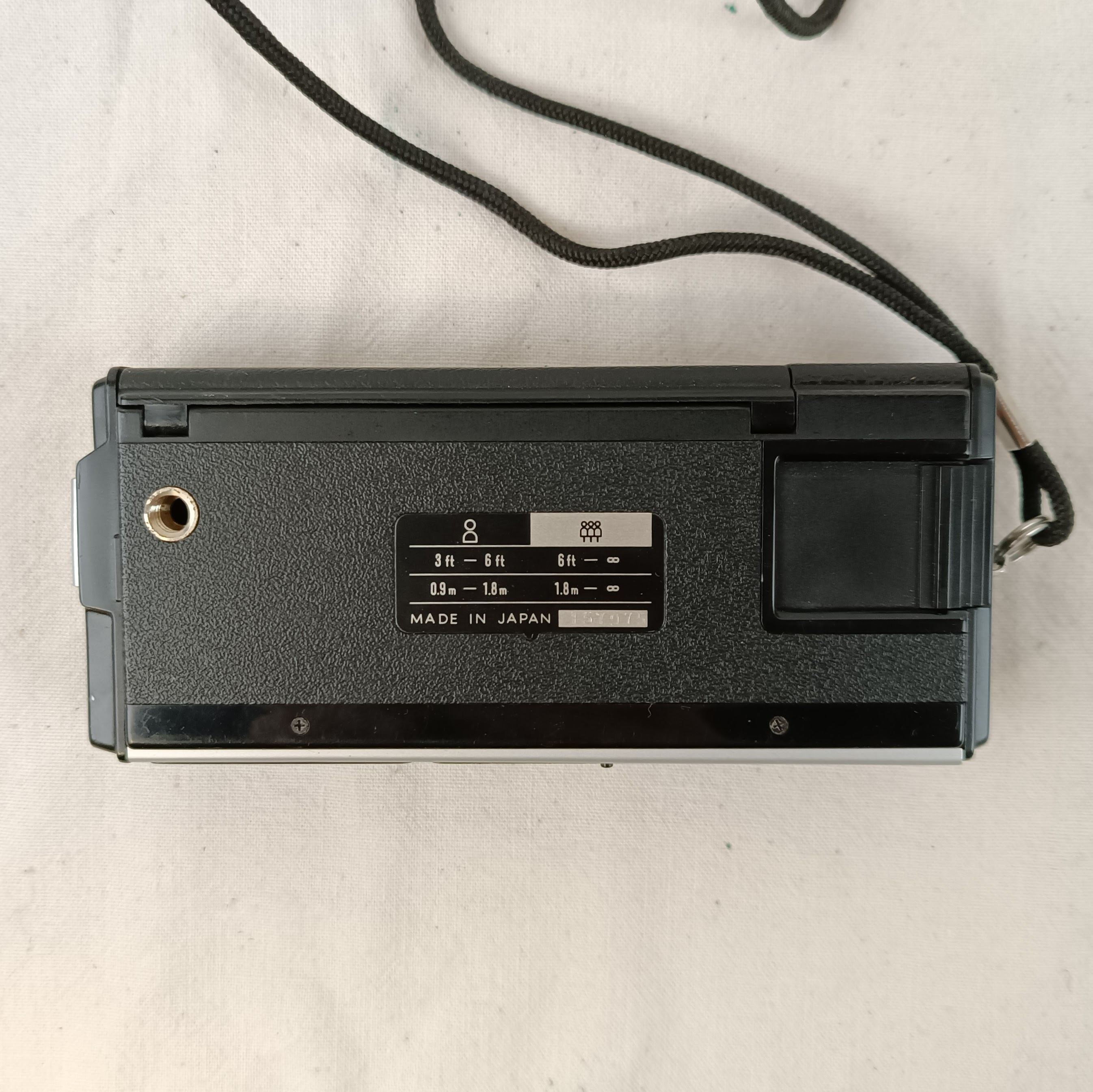Voir photo 6 de Appareil photo Argentique vintage Minolta Pocket Autopak 250, avec son étui en cuir et son flash Appareil photo Argentique vintage Minolta Pocket Autopak 250, avec son étui en cuir et son flash État correct reconditionné photo 6
