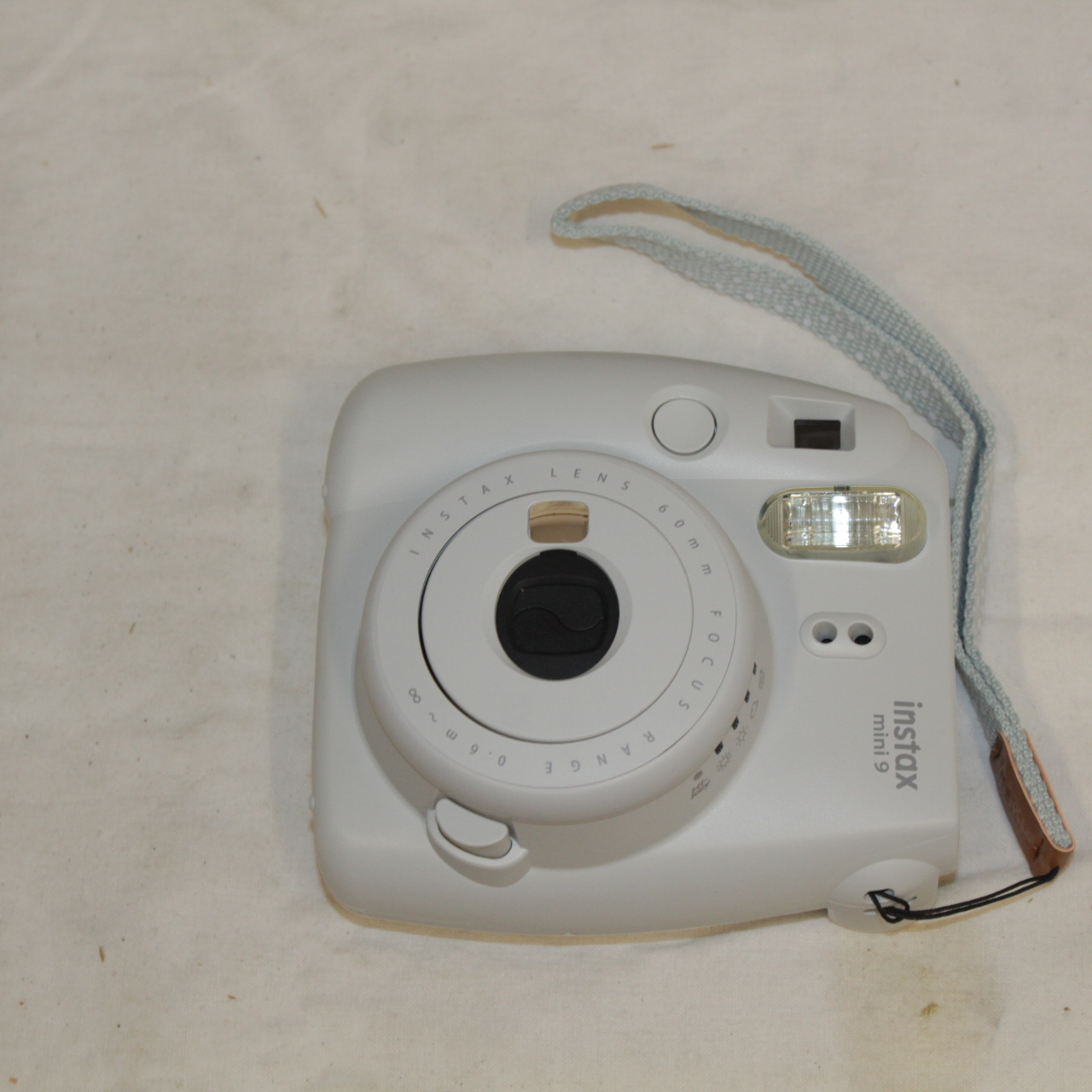 Appareil photo - Fujifilm Instax mini 9 Bon état - 35,00 € Appareil photo - Fujifilm Instax mini 9 Bon état reconditionné disponible sur Label Emmaüs