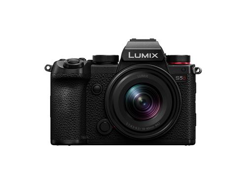 Appareil photo Hybride Plein Format Lumix S5D Noir + optique 18-40 f 4.5-6,3 État correct Panasonic reconditionné disponible sur Fnac