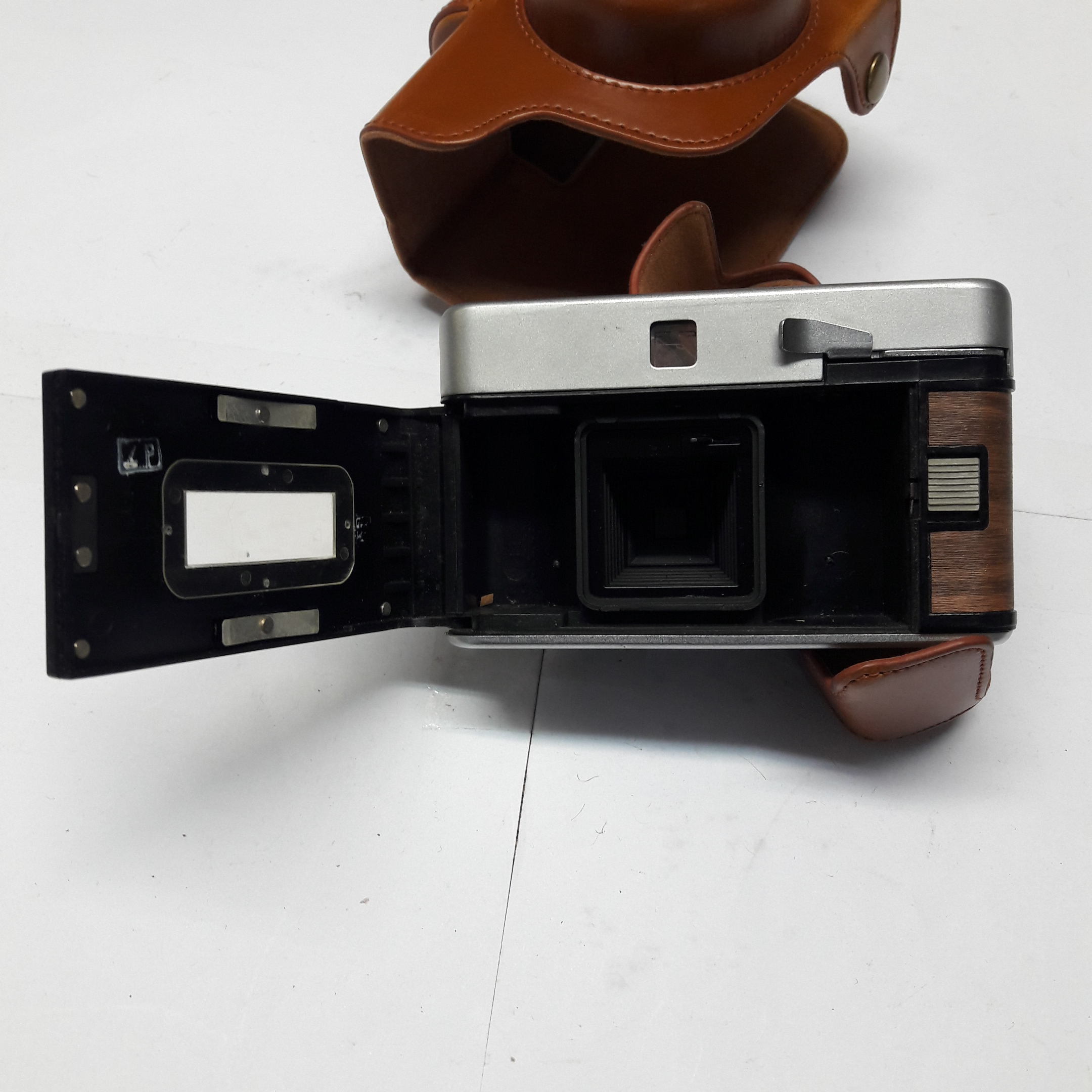 Acheter APPAREIL PHOTO INSTACORA F2 état correct - 15,00 € APPAREIL PHOTO INSTACORA F2 état correct reconditionné disponible sur Label Emmaüs