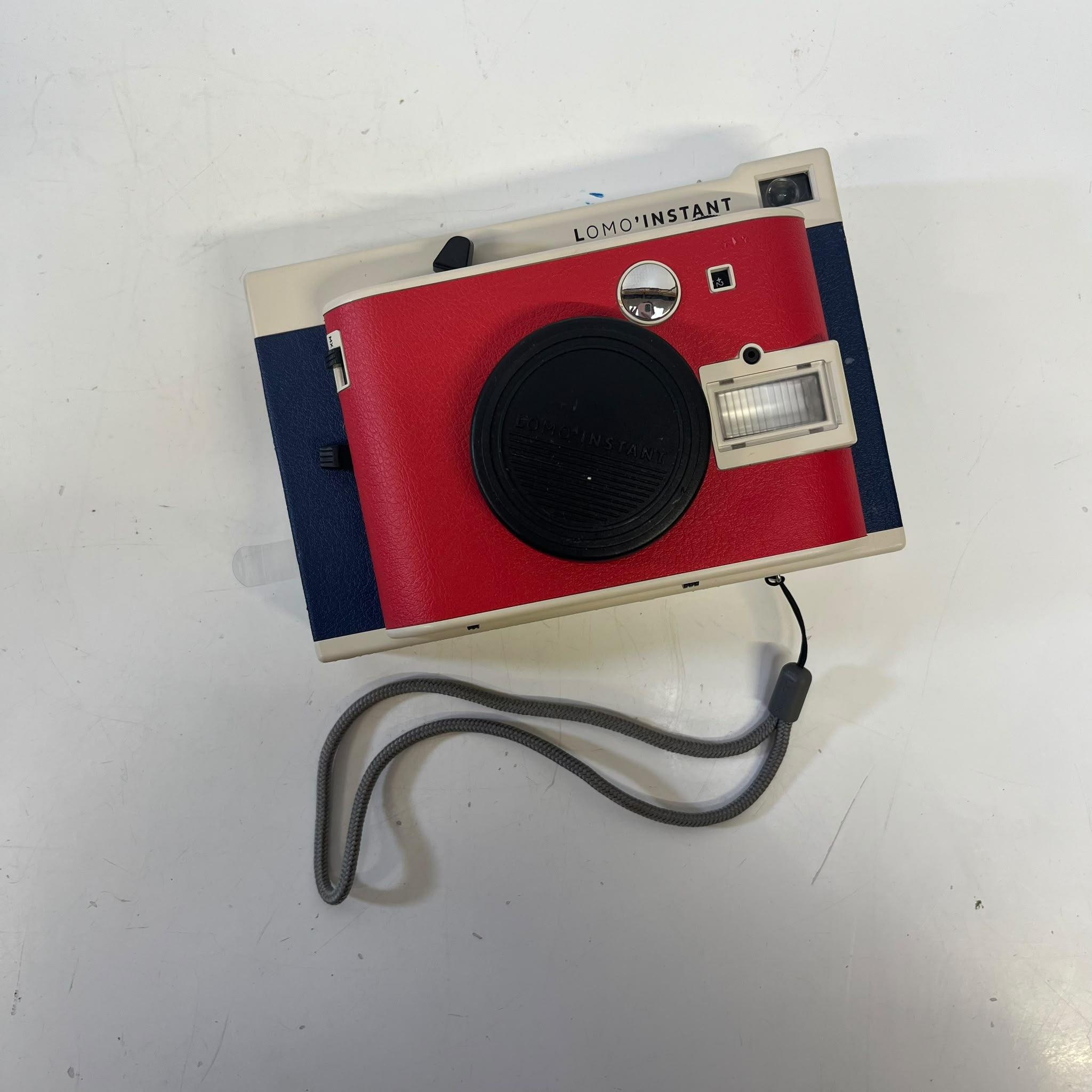 Voir photo 3 de Appareil photo instantané Lomo'Instant Sanremo Lomography - Boîte et accessoires | Dero Appareil photo instantané Lomo'Instant Sanremo Lomography - Boîte et accessoires Très bon état reconditionné photo 3 | Dero