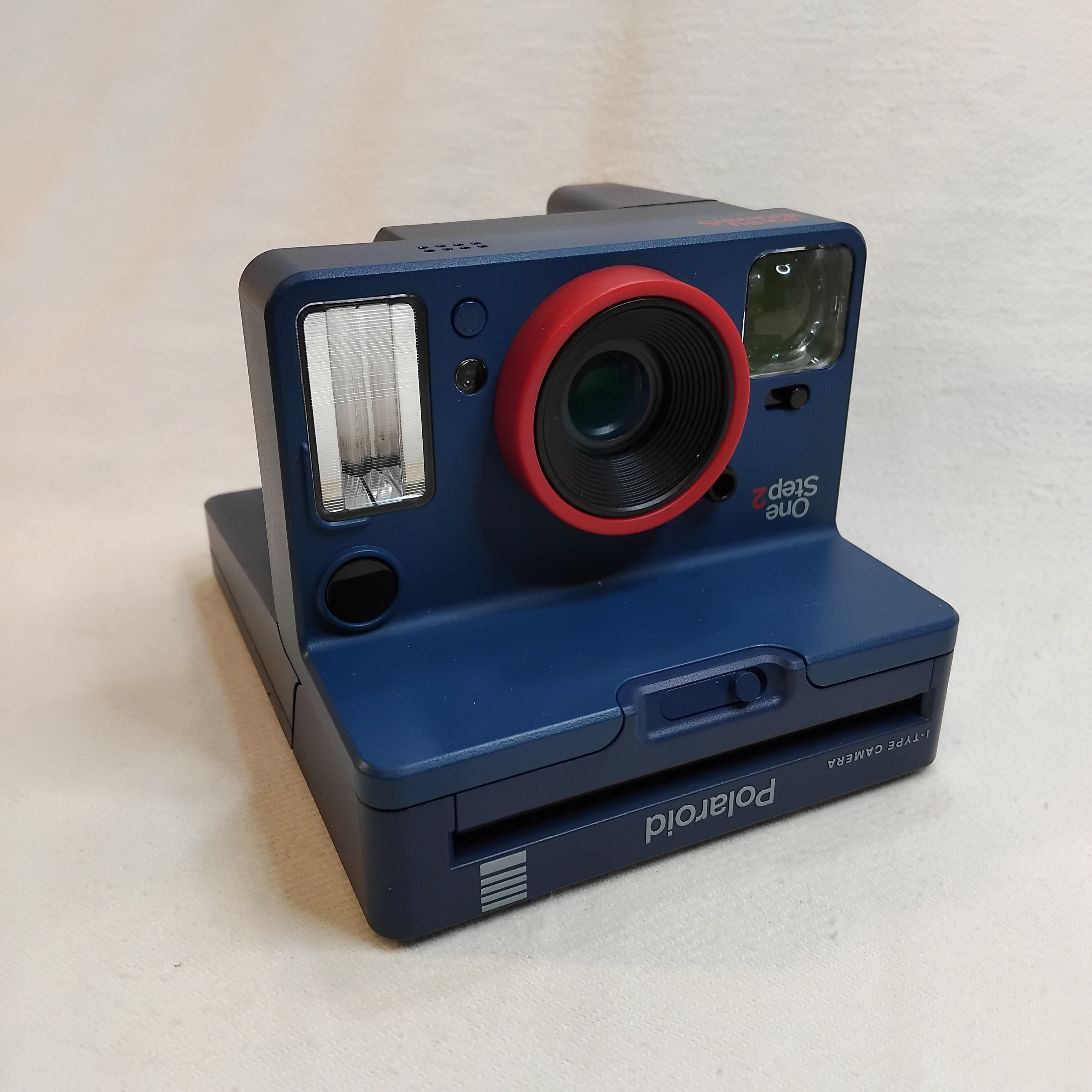 Voir photo 3 de Appareil photo instantané Polaroid OneStep 2 édition limitée Stranger Things | Dero Appareil photo instantané Polaroid OneStep 2 édition limitée Stranger Things Bon état reconditionné photo 3 | Dero