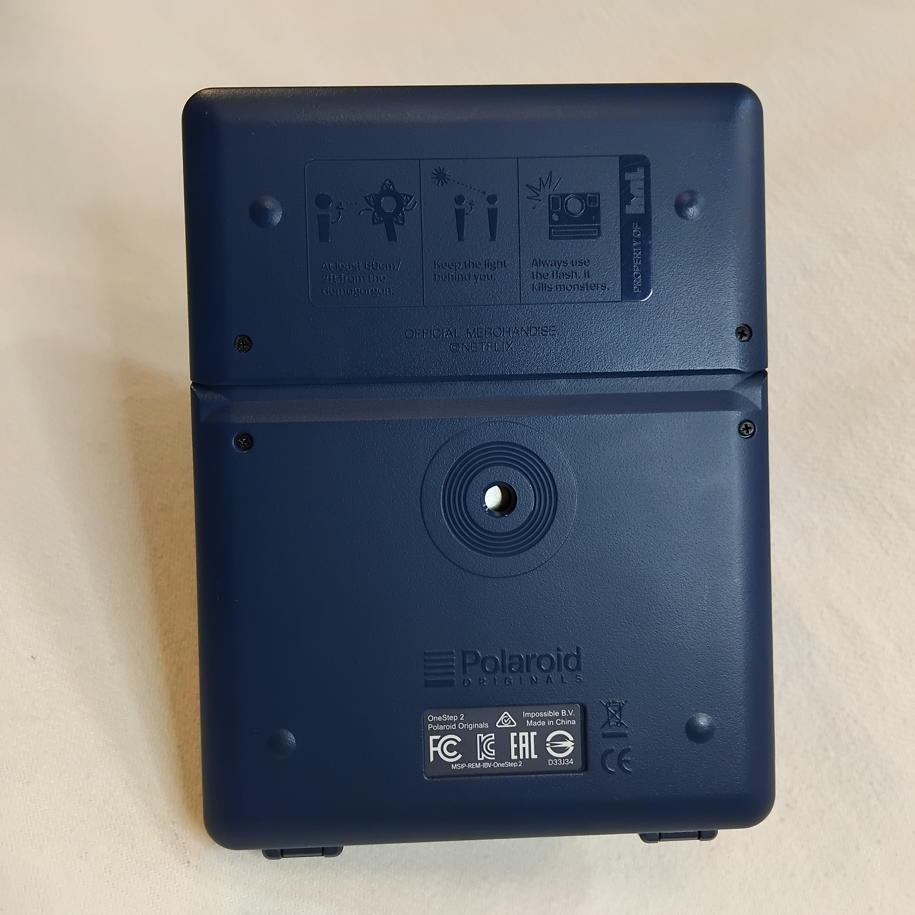 Voir photo 7 de Appareil photo instantané Polaroid OneStep 2 édition limitée Stranger Things | Dero Appareil photo instantané Polaroid OneStep 2 édition limitée Stranger Things Bon état reconditionné photo 7 | Dero
