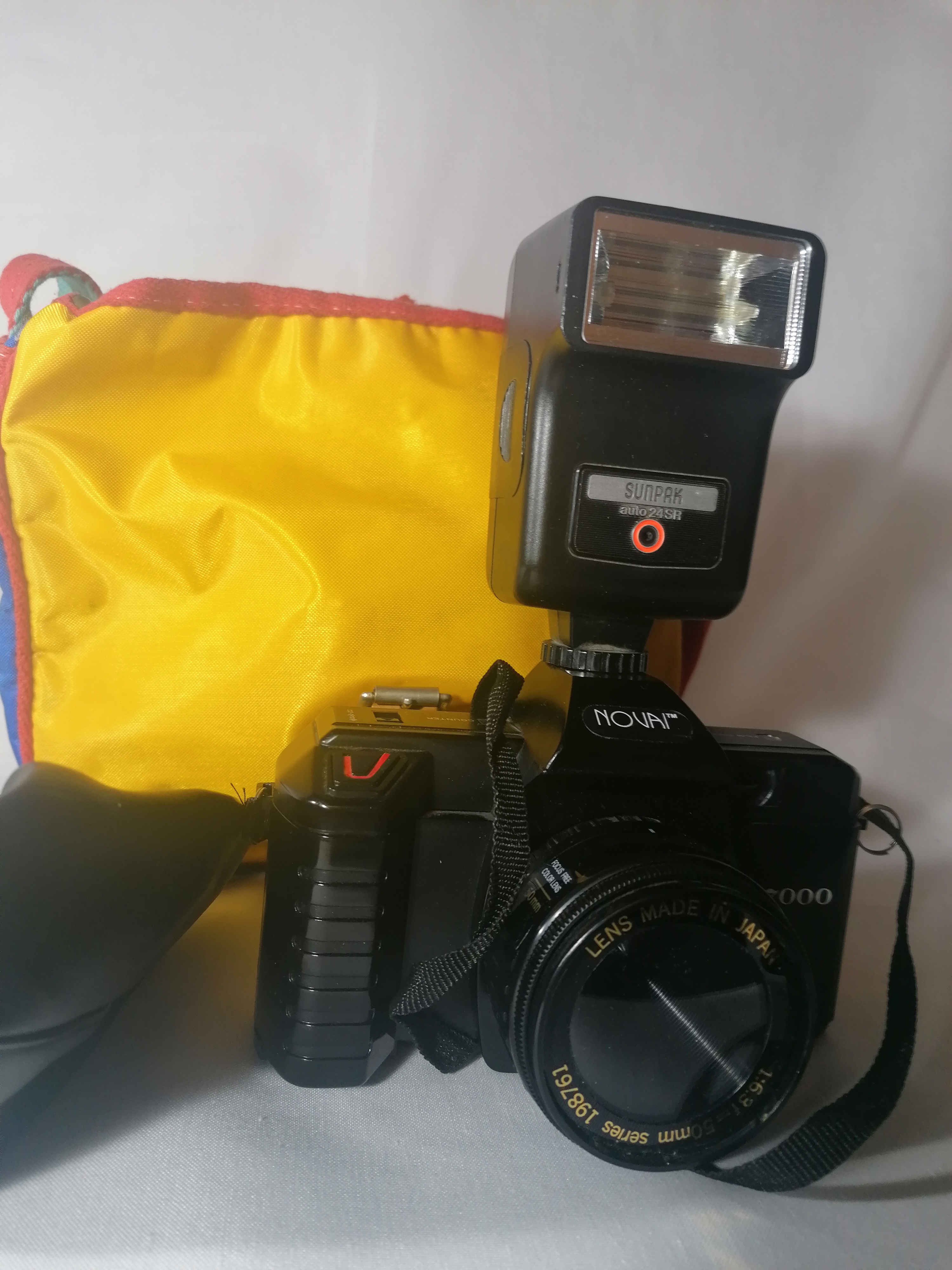 Acheter Appareil photo Novai 7000 et Flash Sunpak très bon état - 32,00 € Appareil photo Novai 7000 et Flash Sunpak très bon état reconditionné disponible sur Label Emmaüs