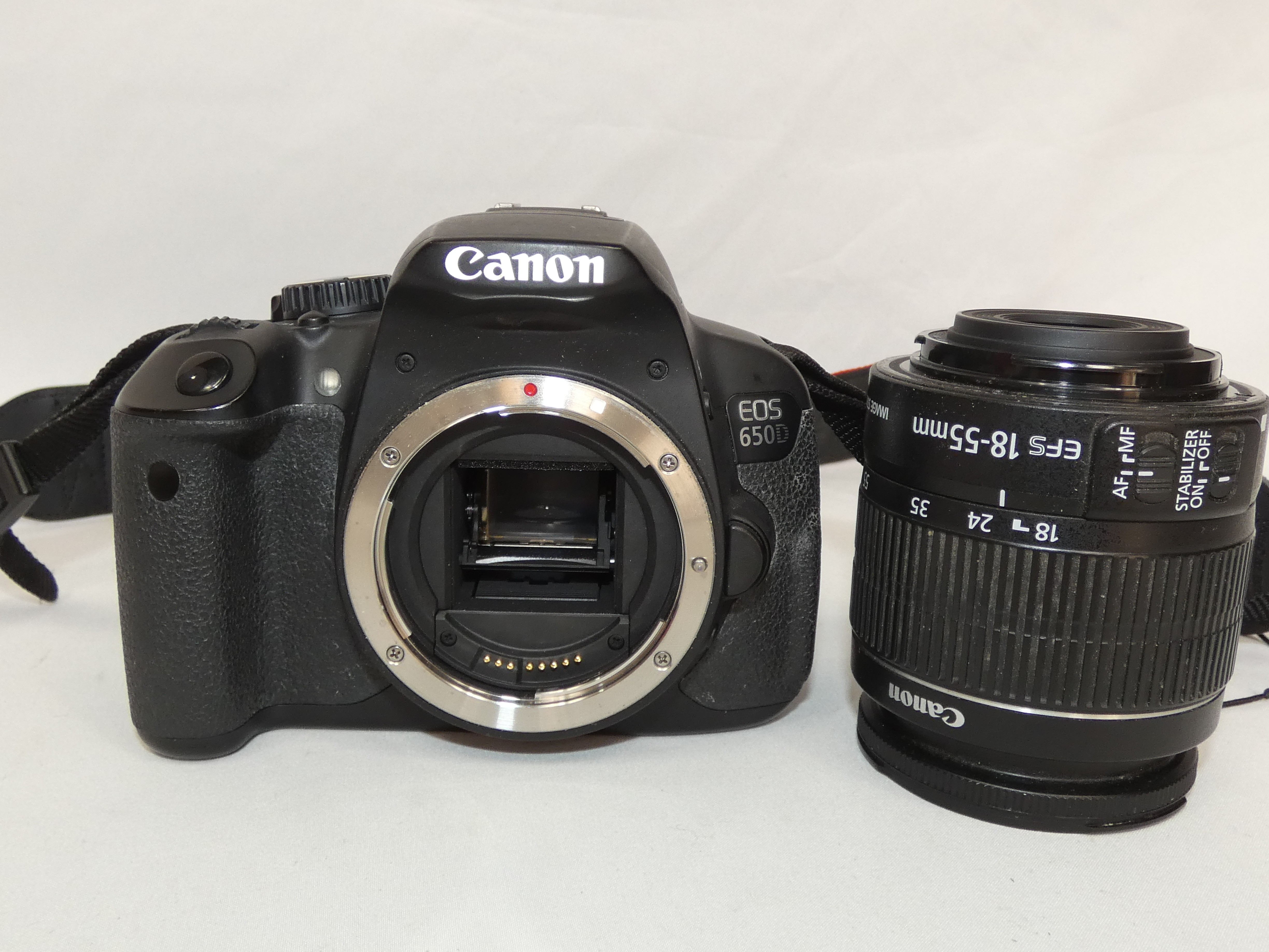 Voir photo 10 de Appareil photo numérique CANON EOS 650D (À réparer) + objectif EF-S 18-55 mm 1:3.5-5.6 IS II Appareil photo numérique CANON EOS 650D (À réparer) + objectif EF-S 18-55 mm 1:3.5-5.6 IS II Bon état reconditionné photo 10