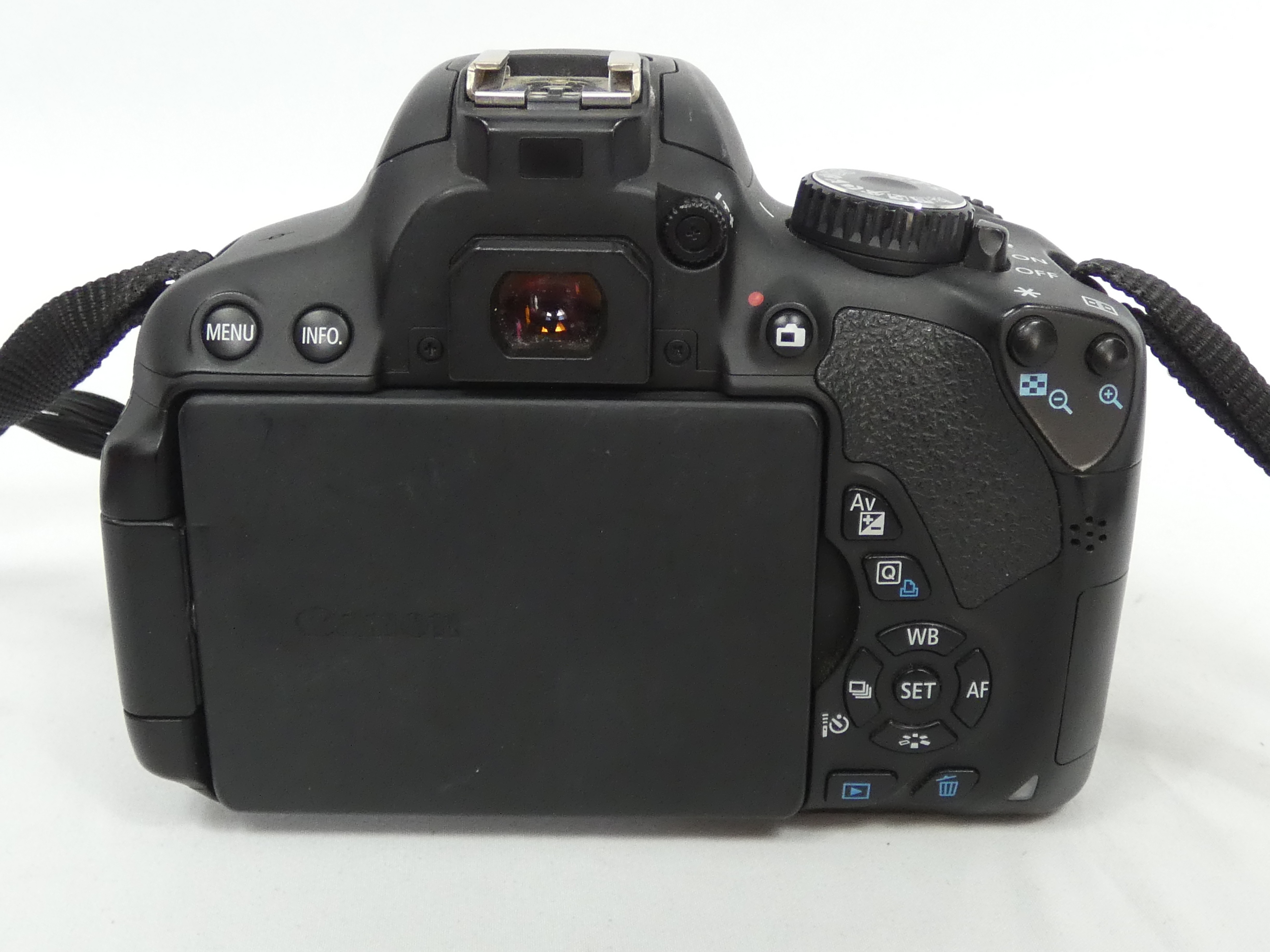 Voir photo 5 de Appareil photo numérique CANON EOS 650D (À réparer) + objectif EF-S 18-55 mm 1:3.5-5.6 IS II Appareil photo numérique CANON EOS 650D (À réparer) + objectif EF-S 18-55 mm 1:3.5-5.6 IS II Bon état reconditionné photo 5