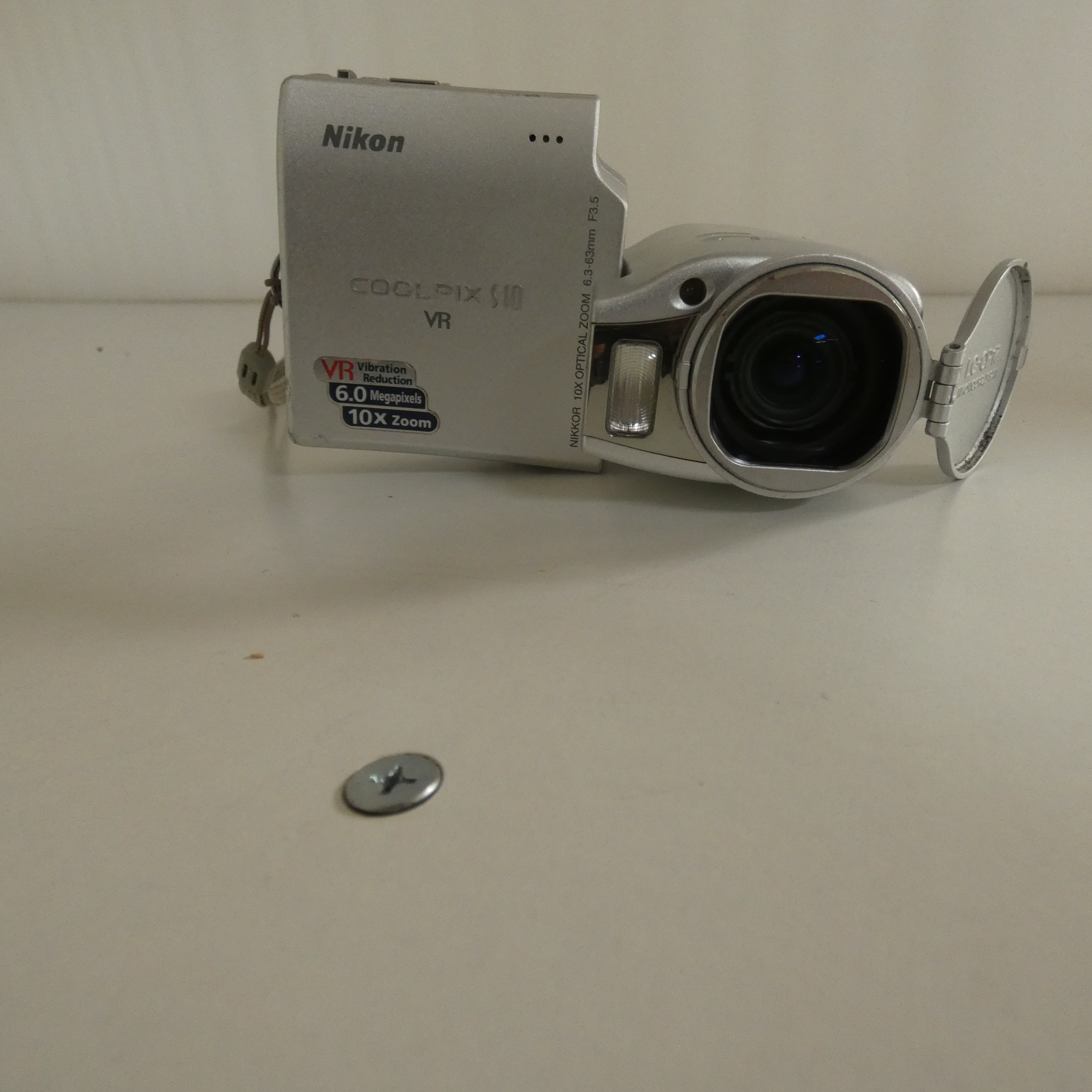 Voir photo 2 de Appareil photo numérique Nikon Coolpix S10 Appareil photo numérique Nikon Coolpix S10 Bon état reconditionné photo 2