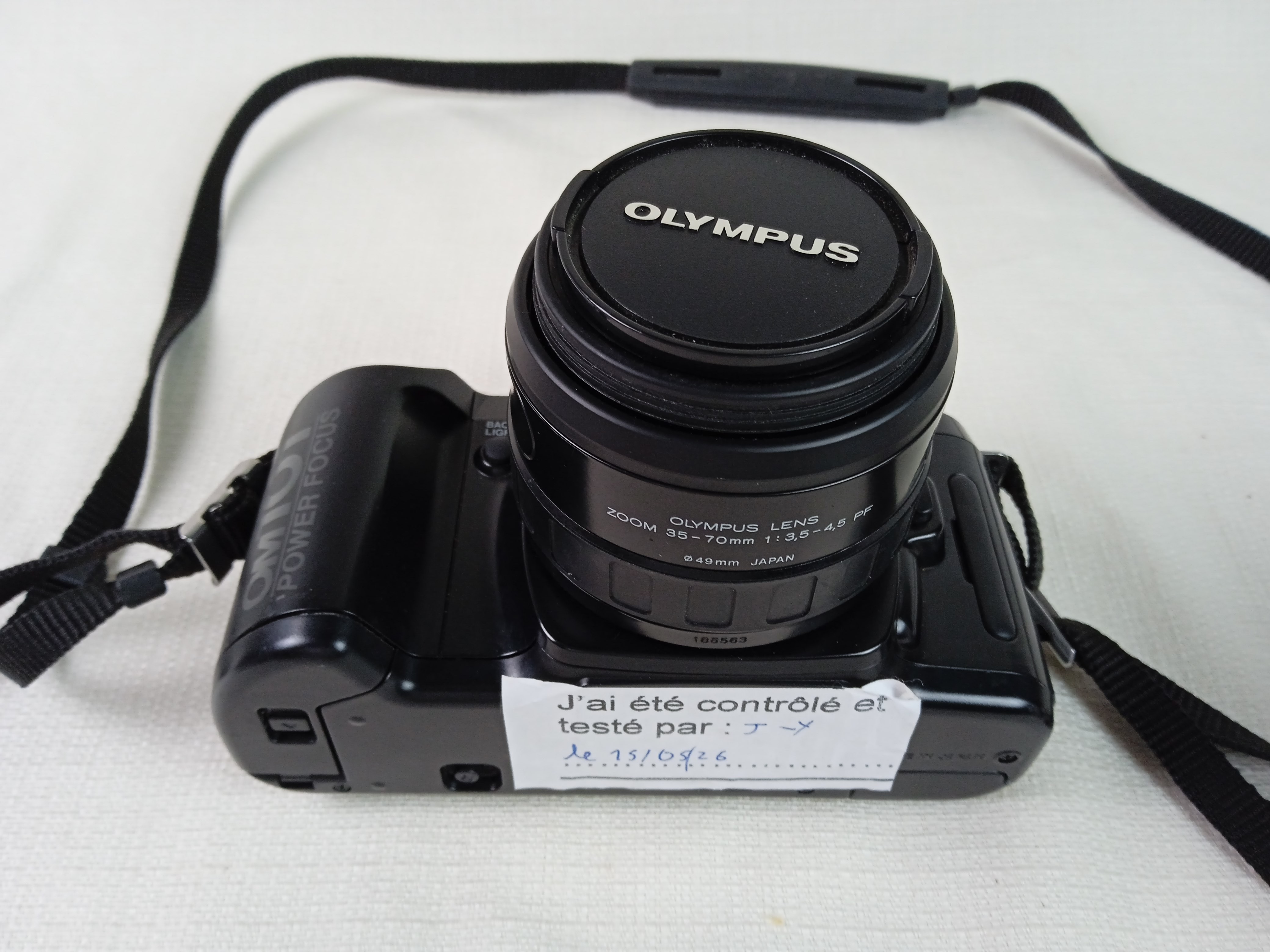 Voir photo 6 de Appareil photo Olympus argentique OM 101 Power Focus Zoom 35-70mm 1 :3.5 et son Electronic Flash T18 de marque Olympus avec pellicules | Dero Appareil photo Olympus argentique OM 101 Power Focus Zoom 35-70mm 1 :3.5 et son Electronic Flash T18 de marque Olympus avec pellicules Bon état reconditionné photo 6 | Dero