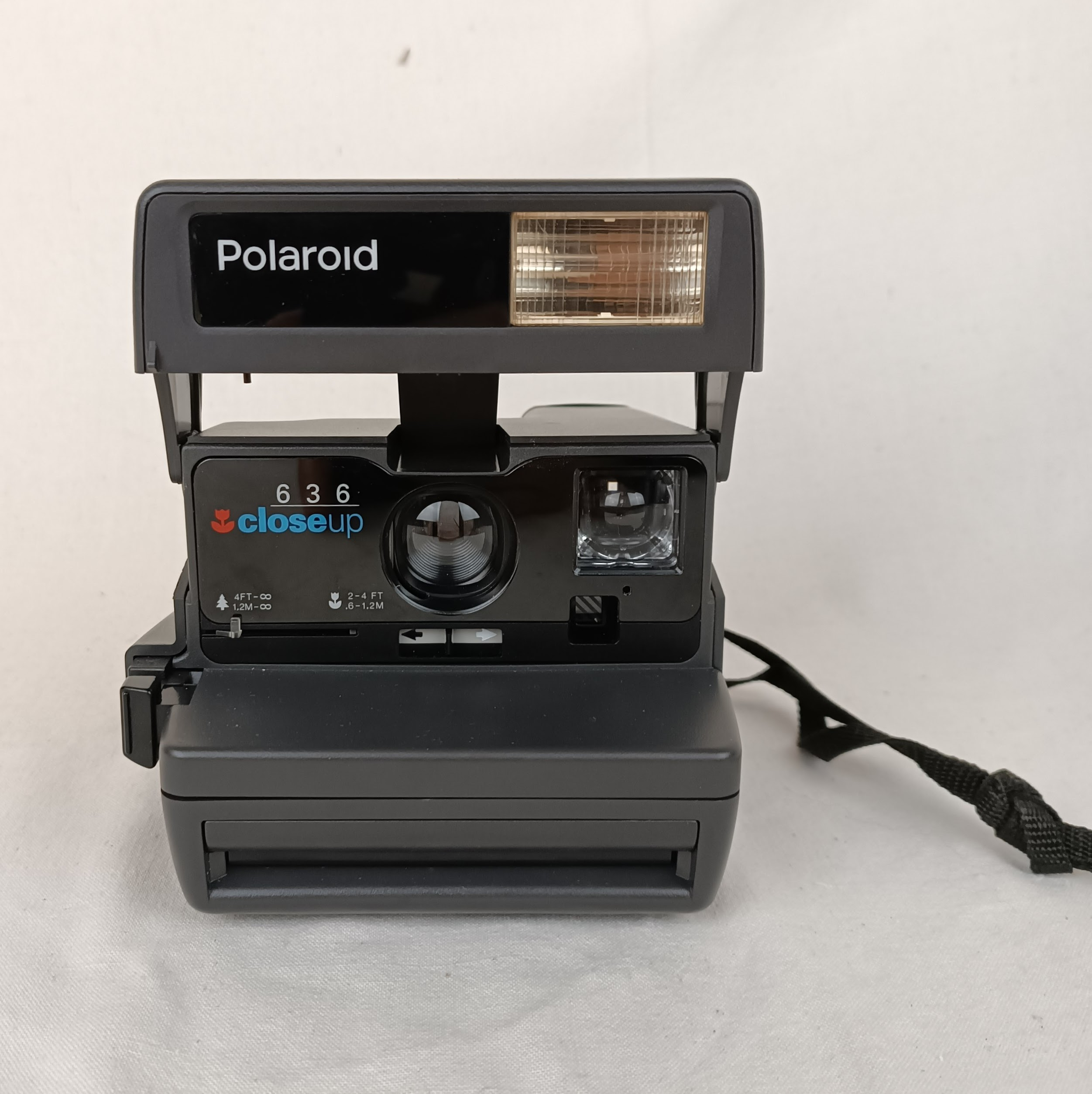 Voir photo 2 de Appareil photo Polaroid 636 Closeup, Instant camera, avec boite et notice Appareil photo Polaroid 636 Closeup, Instant camera, avec boite et notice Très bon état reconditionné photo 2