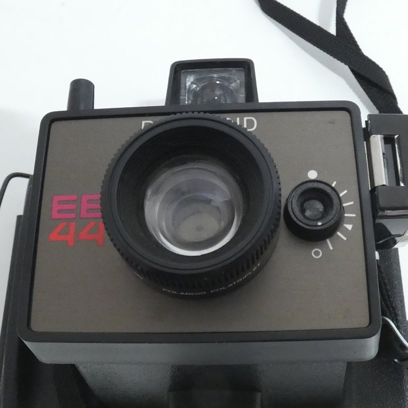 Voir photo 3 de Appareil photo POLAROID modèle EE44 Land Camera Appareil photo POLAROID modèle EE44 Land Camera Bon état reconditionné photo 3