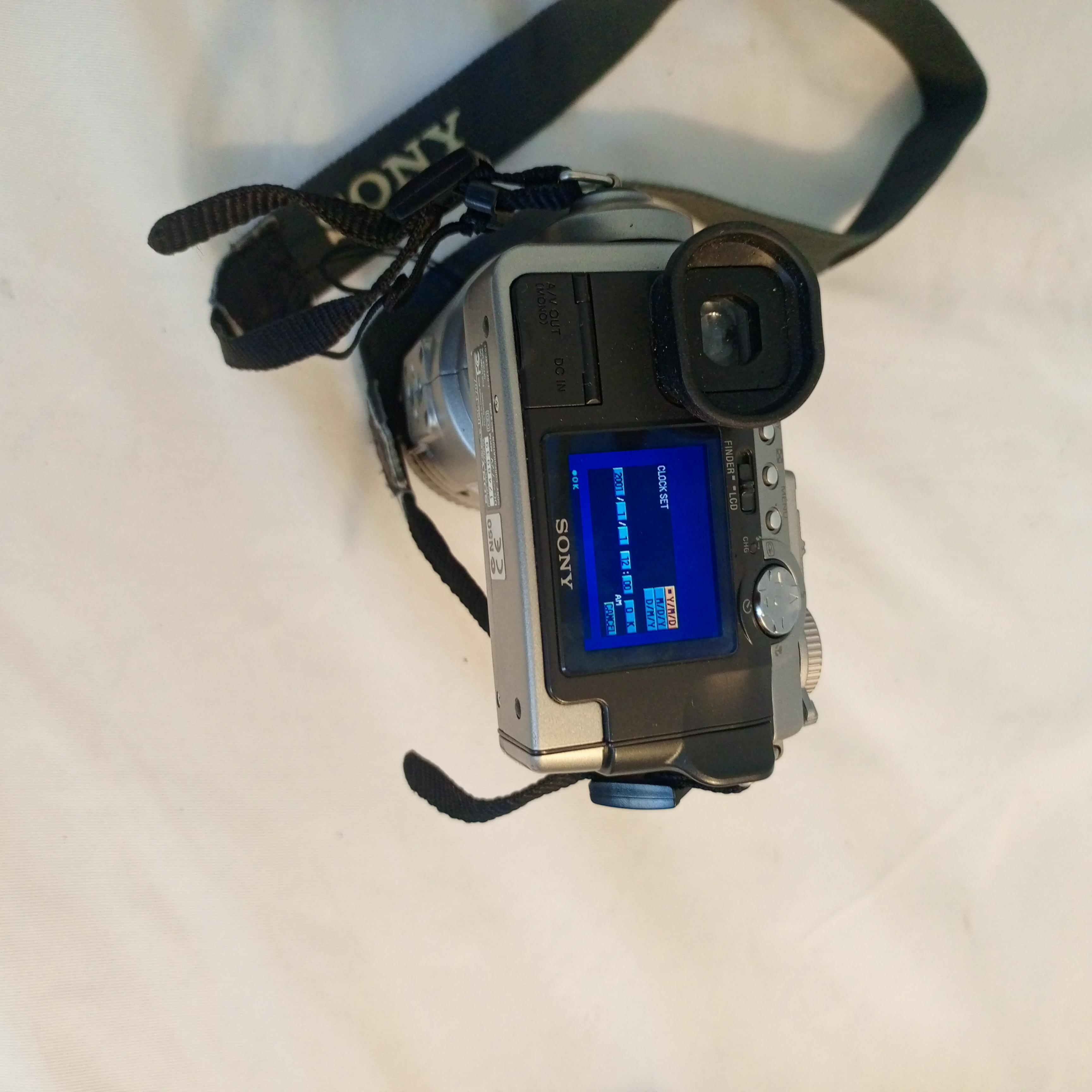 Voir photo 3 de Appareil photo Sony Cyber-Shot Appareil photo Sony Cyber-Shot État correct reconditionné photo 3