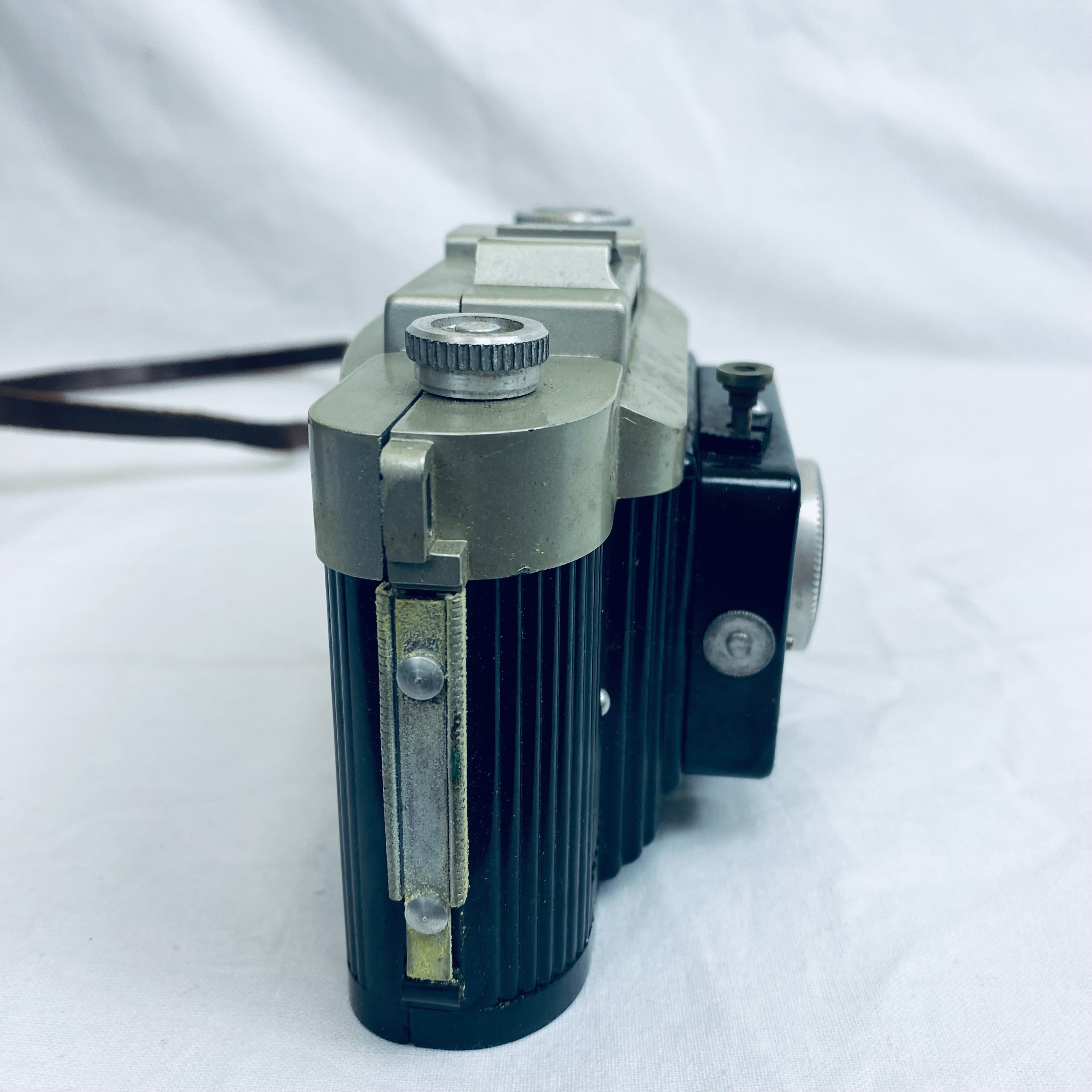 Voir photo 7 de Appareil Photo Vintage FEX Elite (Bakélite) + Étui en Cuir d'origine - Année 50 Appareil Photo Vintage FEX Elite (Bakélite) + Étui en Cuir d'origine - Année 50 État correct reconditionné photo 7