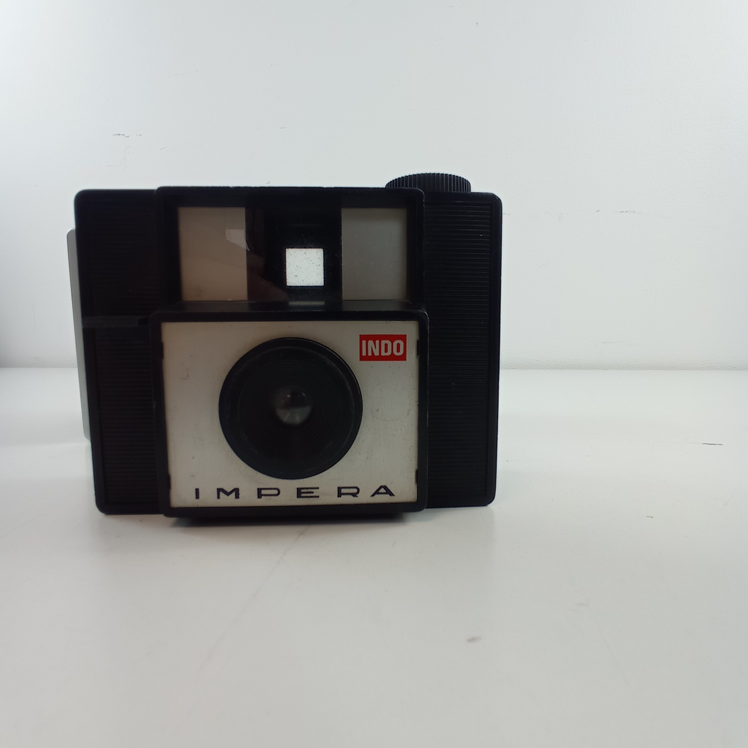 Voir photo 4 de Appareils photo anciens , Indo Impera, Viva 126,Flash Rolleï Appareils photo anciens , Indo Impera, Viva 126,Flash Rolleï État correct reconditionné photo 4