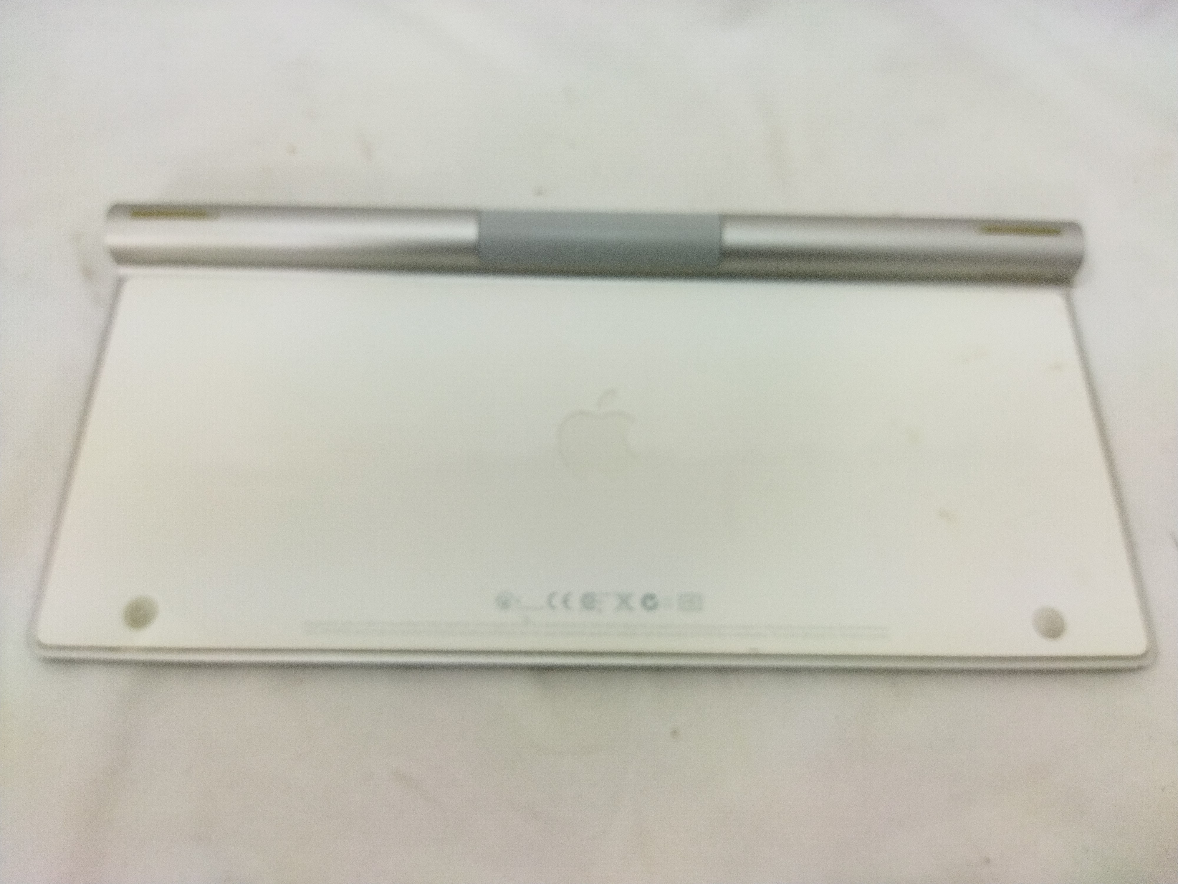 Voir photo 3 de Apple Magic Keyboard QWERTY et Arabe fonctionnel Bluetooth Apple Magic Keyboard QWERTY et Arabe fonctionnel Bluetooth Très bon état reconditionné photo 3