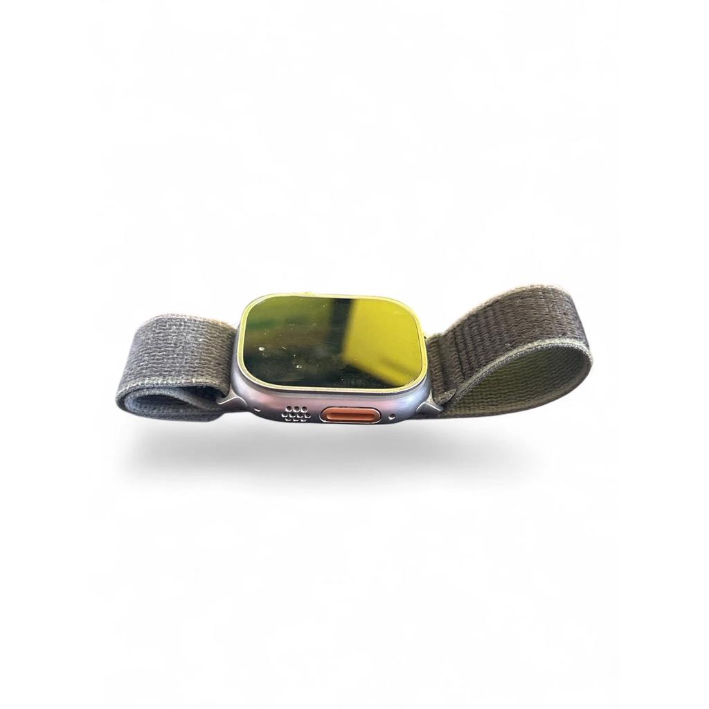 Voir photo 2 de Apple Watch Ultra 2 (2023) GPS + Cellular 49 mm - Titane Titane naturel - Boucle Trail Gris | Dero Apple Watch Ultra 2 (2023) GPS + Cellular 49 mm - Titane Titane naturel - Boucle Trail Gris Reconditionné Apple reconditionné photo 2 | Dero
