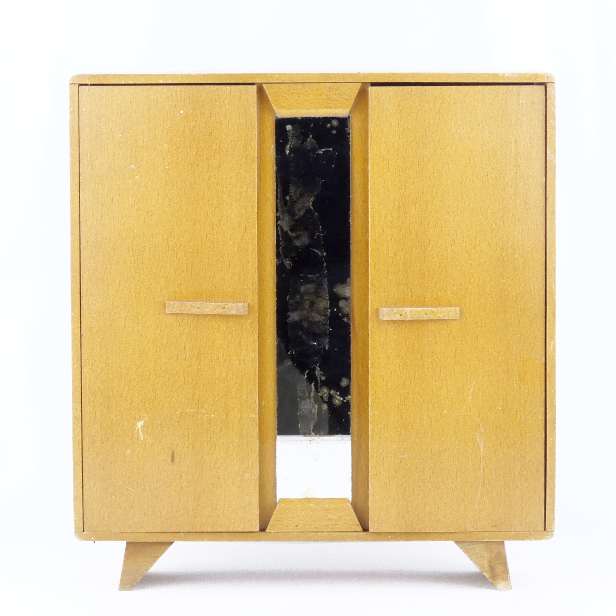 Voir photo 3 de Armoire de poupée vintage en bois Armoire de poupée vintage en bois Bon état reconditionné photo 3