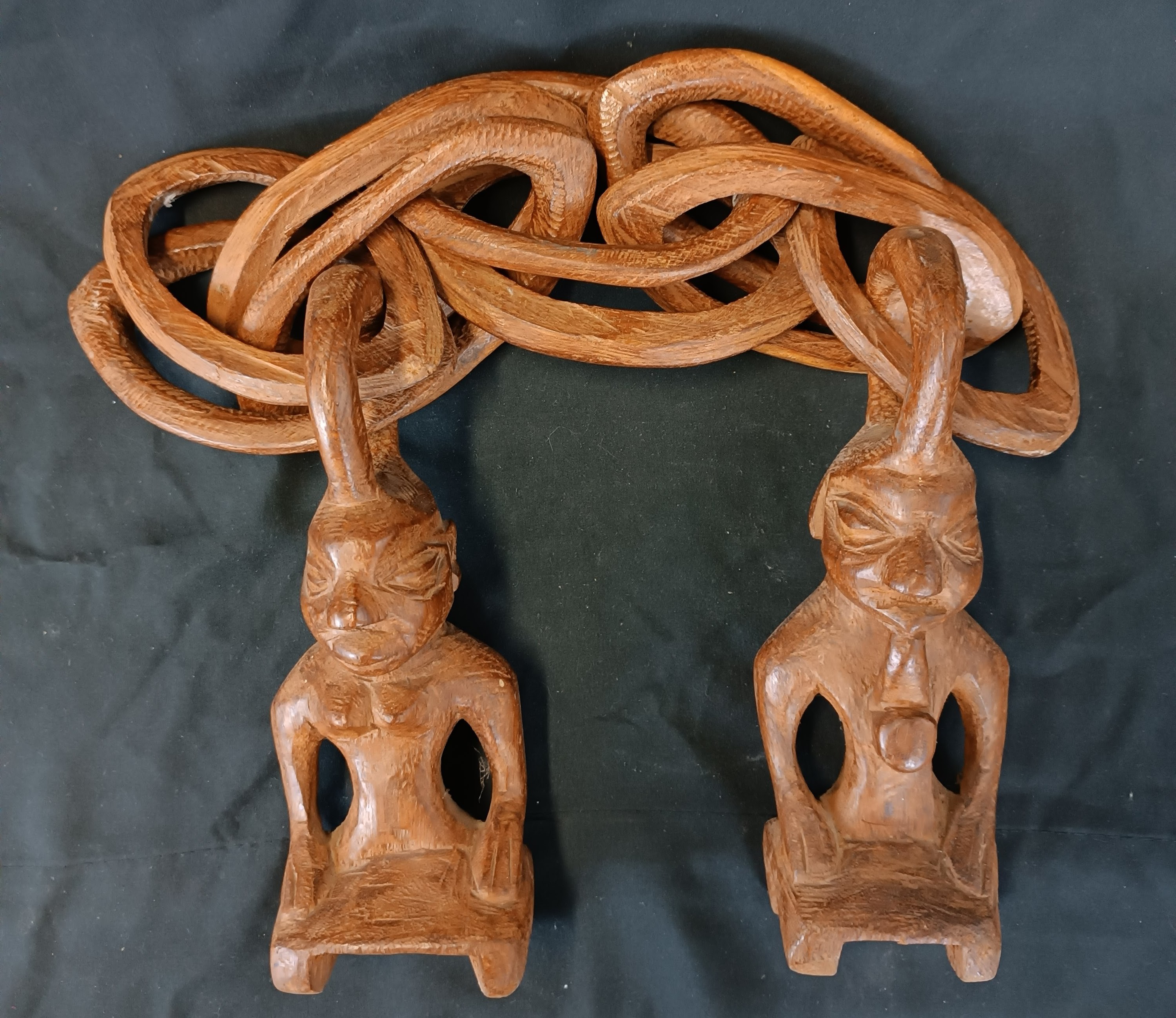 Voir photo 3 de Art africain : ancienne chaîne de mariage Homme - Femme en bois sculpté Art africain : ancienne chaîne de mariage Homme - Femme en bois sculpté Bon état reconditionné photo 3