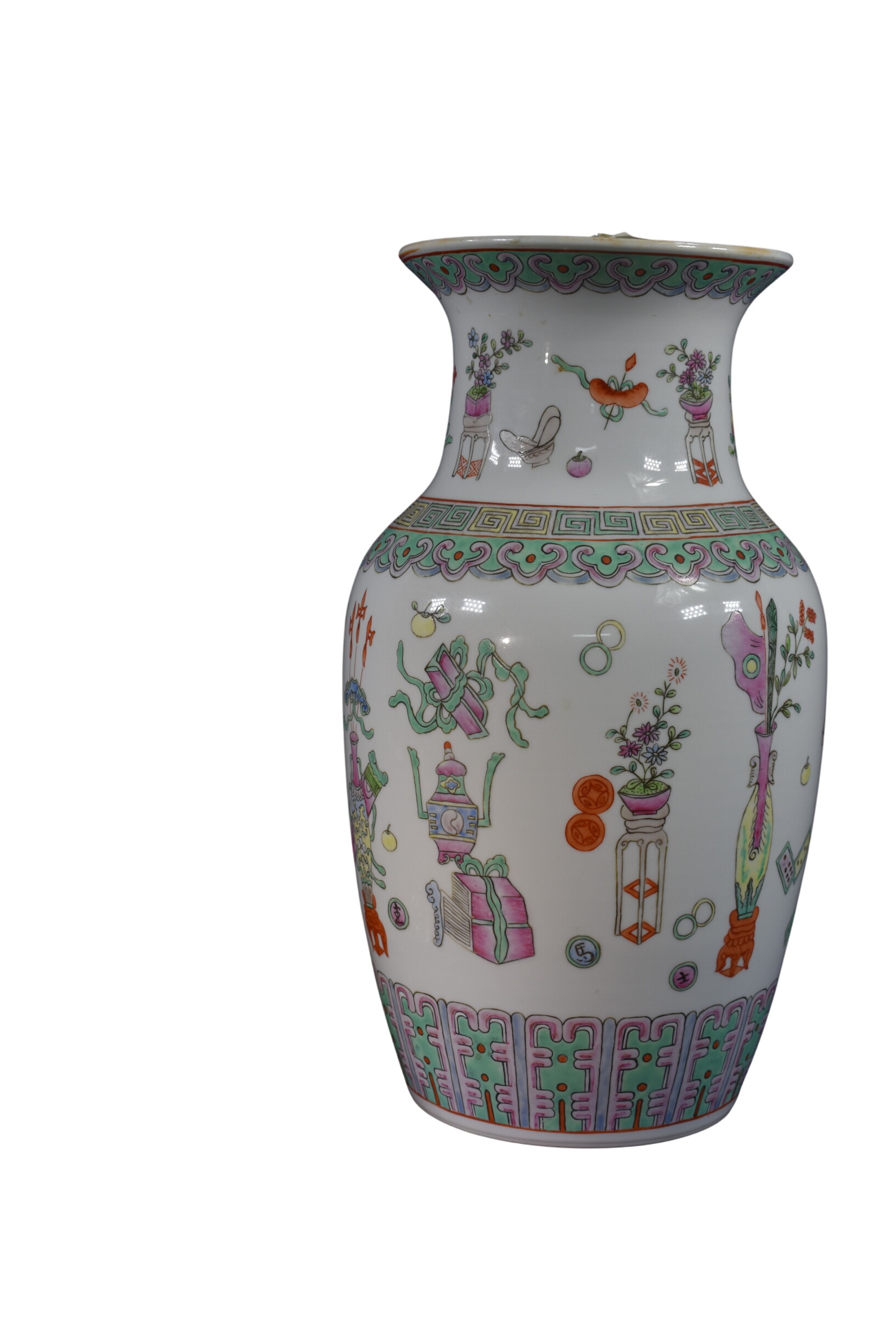ART ASIATIQUE : Grand vase balustre en porcelaine émaillée polychrome sur pied (haut 37/42 cm). Décor à sujets mobiliers et vases fleuris - Montage lampe Bon état - 245,00 € ART ASIATIQUE : Grand vase balustre en porcelaine émaillée polychrome sur pied (haut 37/42 cm). Décor à sujets mobiliers et vases fleuris - Montage lampe Bon état reconditionné disponible sur Label Emmaüs