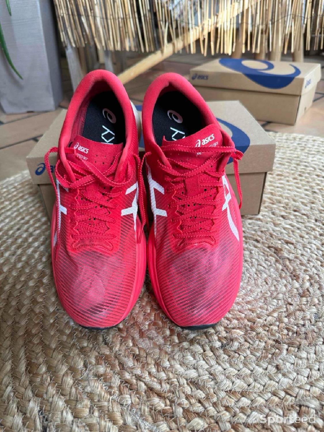 Asics Metaspeed Sky + chaussures de running route plaque carbone Très bon état Asics reconditionné disponible sur Sporteed