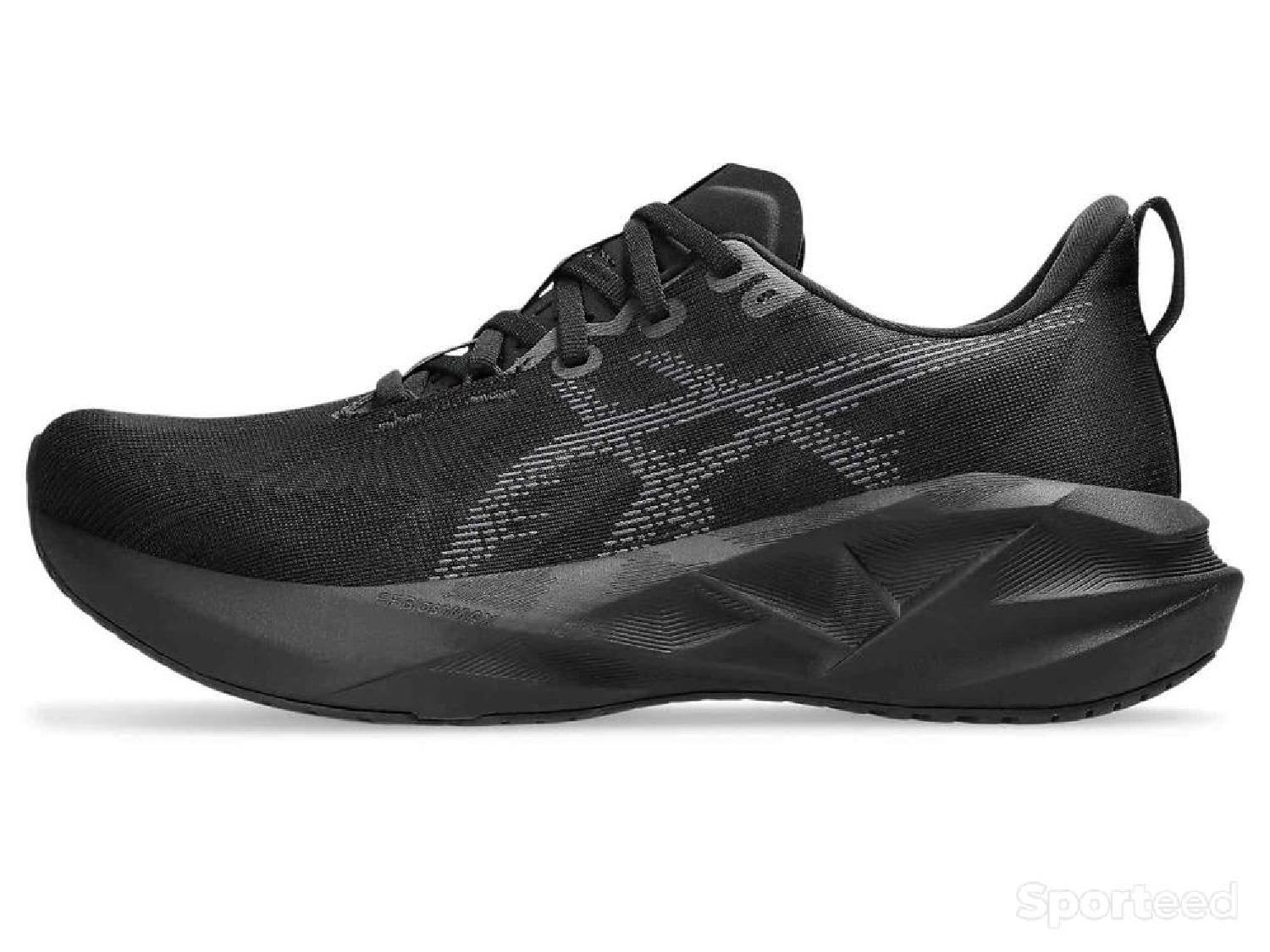 Asics NOVABLAST 5 Neuf Comme neuf (c'est déjà la condition standard) Asics reconditionné disponible sur Sporteed