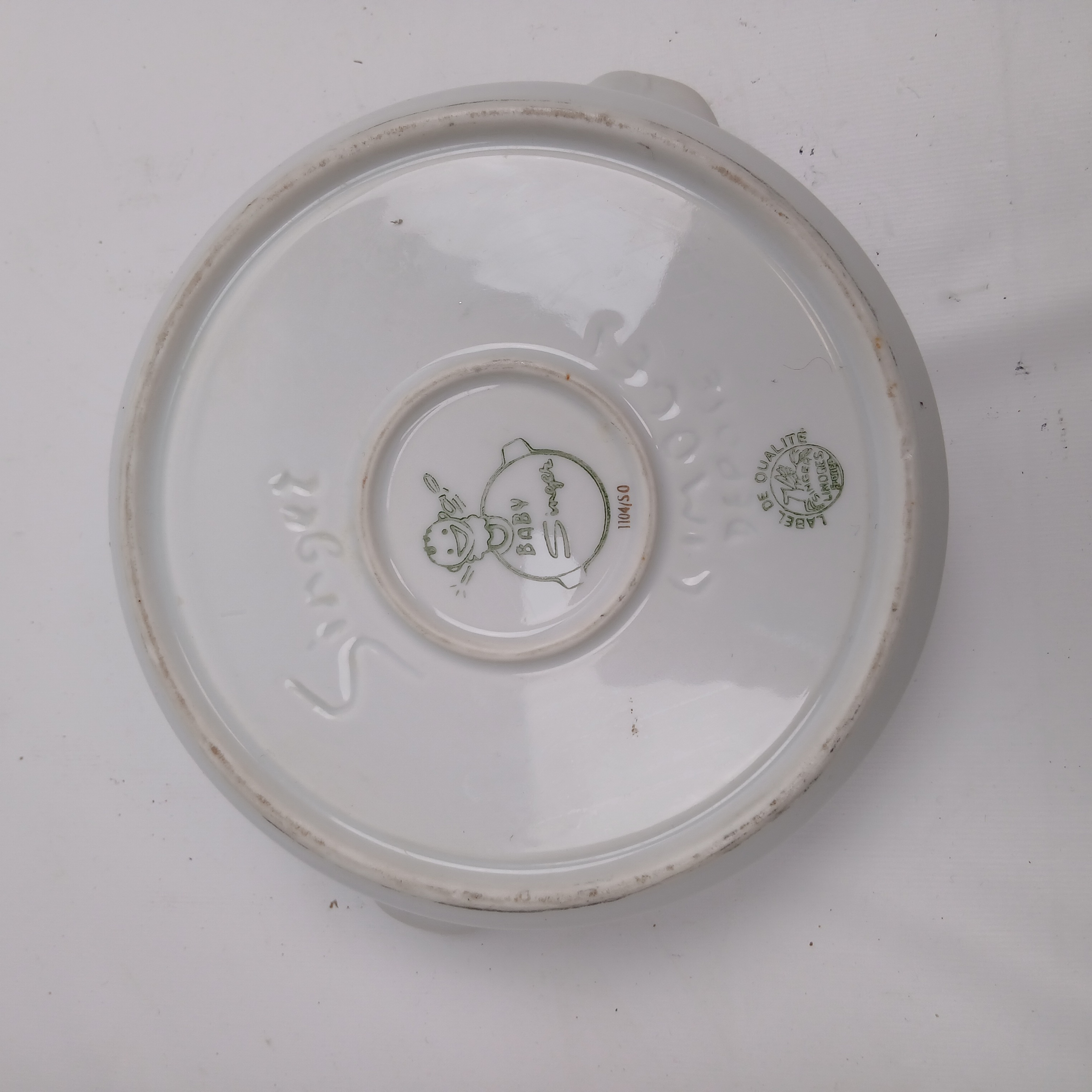 Voir photo 4 de Assiette à bouillie bébé porcelaine singer de Limoge Assiette à bouillie bébé porcelaine singer de Limoge Bon état reconditionné photo 4