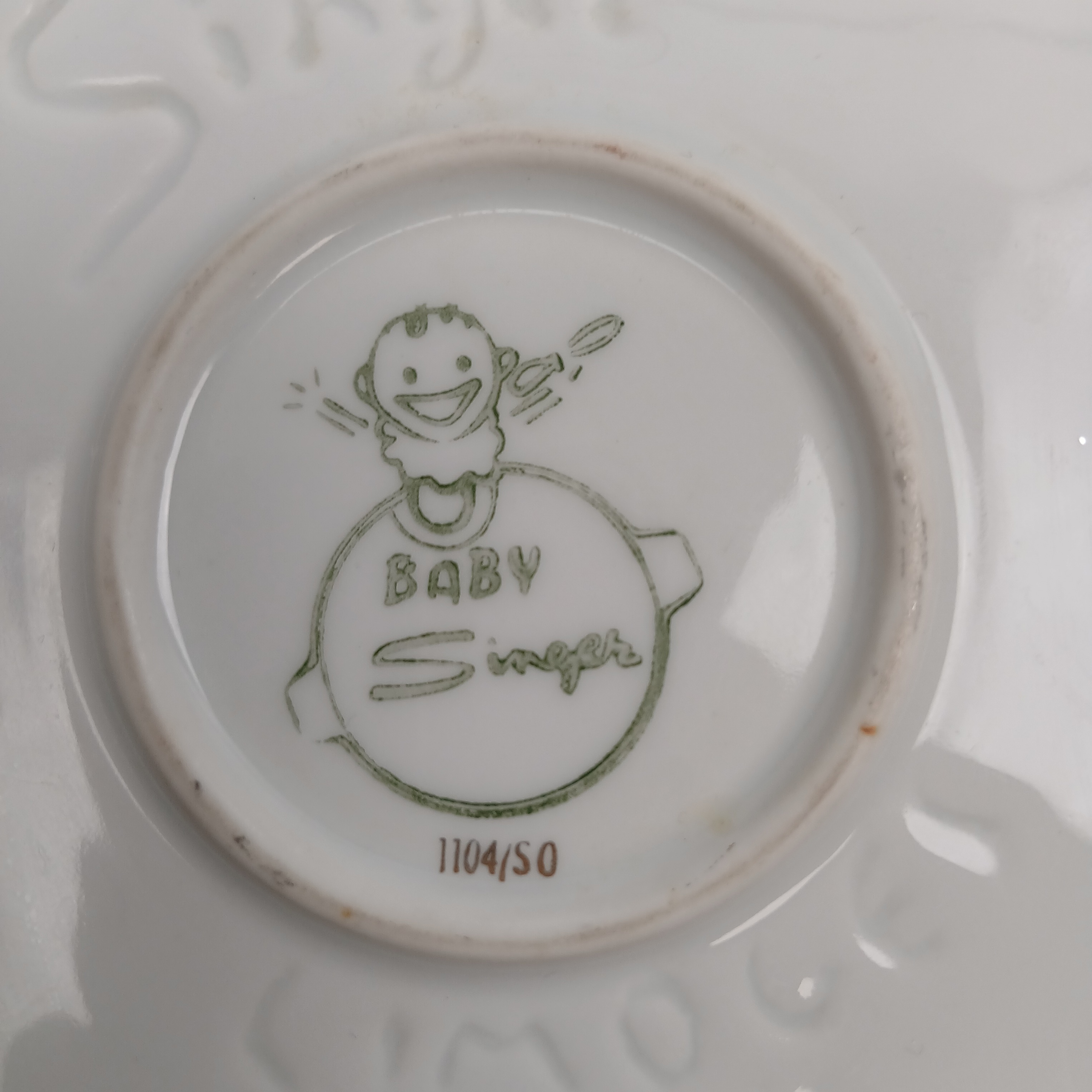 Voir photo 6 de Assiette à bouillie bébé porcelaine singer de Limoge Assiette à bouillie bébé porcelaine singer de Limoge Bon état reconditionné photo 6