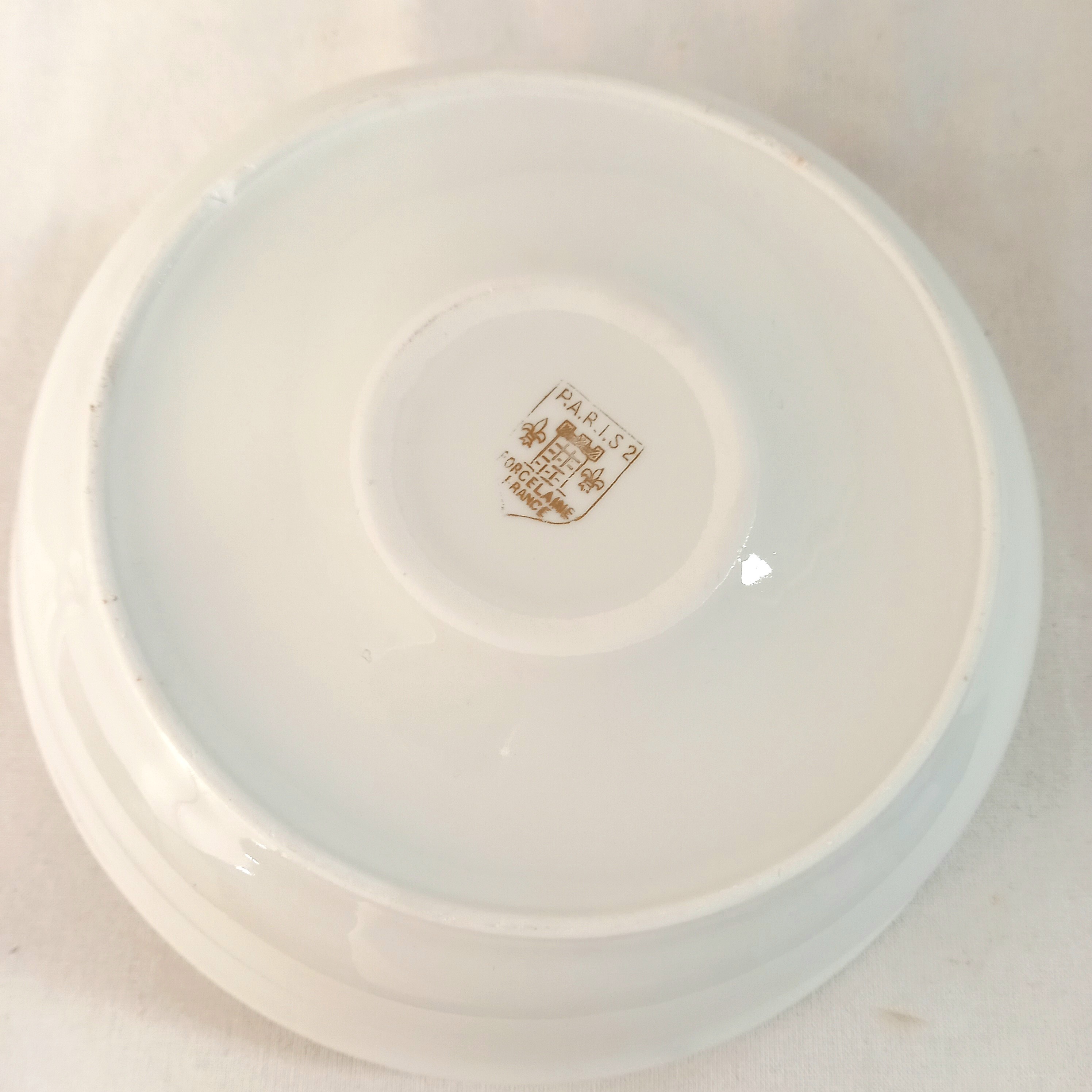 Voir photo 3 de Assiette à bouillie en porcelaine, signée PARIS 2 Assiette à bouillie en porcelaine, signée PARIS 2 Bon état reconditionné photo 3
