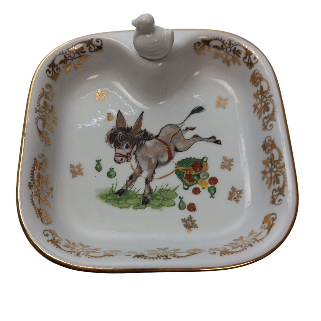 Assiette à Bouillie en Porcelaine État correct - 12,00 € Assiette à Bouillie en Porcelaine État correct reconditionné disponible sur Label Emmaüs