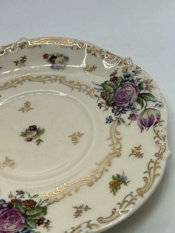 Voir photo 4 de Assiette à dessert ancienne Porcelaine de Limoges France décor roses dorées vintage 17,5 cm Assiette à dessert ancienne Porcelaine de Limoges France décor roses dorées vintage 17,5 cm Très bon état reconditionné photo 4