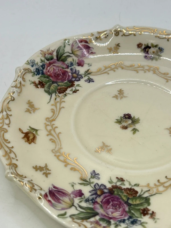 Voir photo 5 de Assiette à dessert ancienne Porcelaine de Limoges France décor roses dorées vintage 17,5 cm Assiette à dessert ancienne Porcelaine de Limoges France décor roses dorées vintage 17,5 cm Très bon état reconditionné photo 5