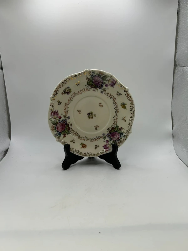 Voir photo 8 de Assiette à dessert ancienne Porcelaine de Limoges France décor roses dorées vintage 17,5 cm Assiette à dessert ancienne Porcelaine de Limoges France décor roses dorées vintage 17,5 cm Très bon état reconditionné photo 8