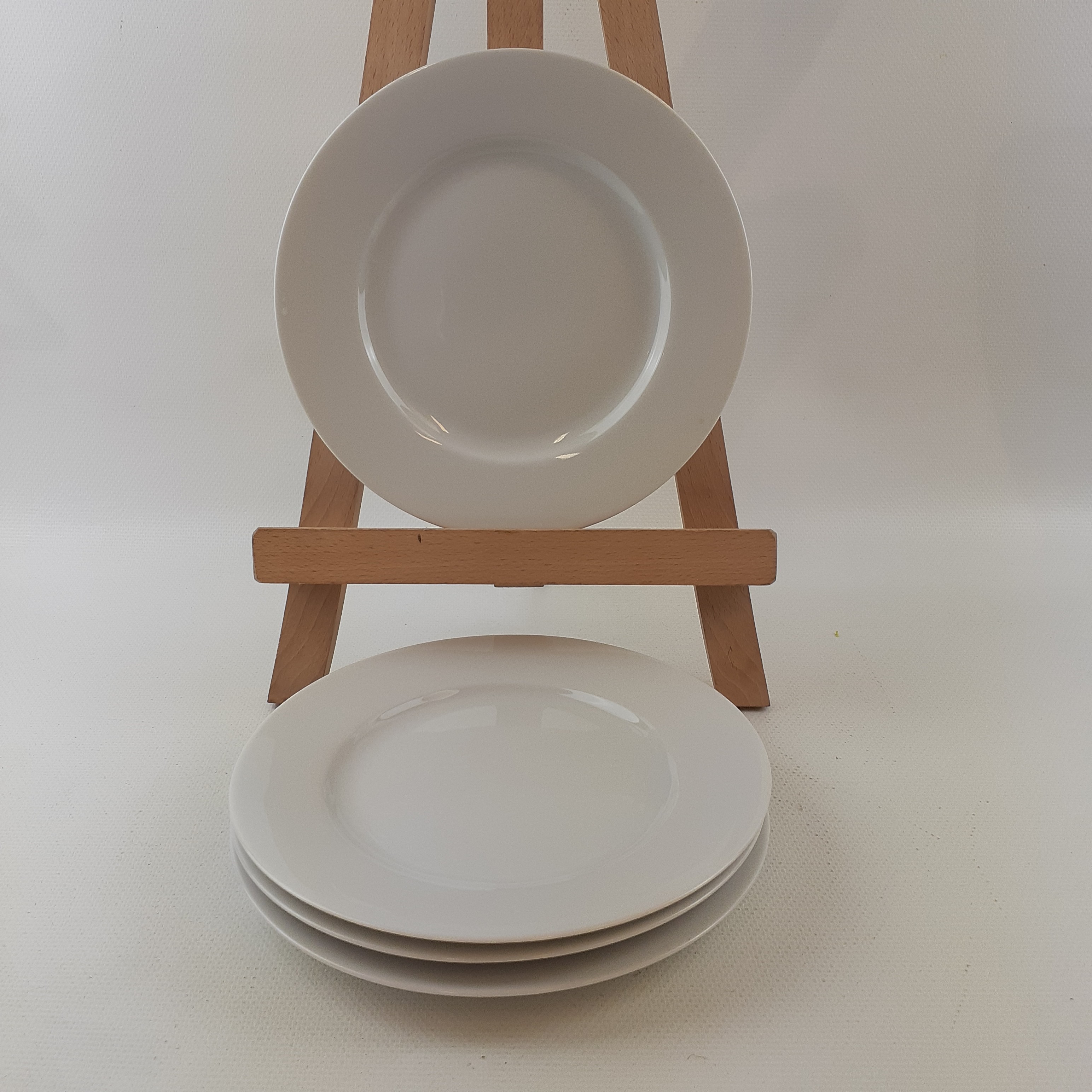 Voir photo 2 de Assiette à dessert en Porcelaine - Ligne Hôtesse Assiette à dessert en Porcelaine - Ligne Hôtesse Très bon état reconditionné photo 2