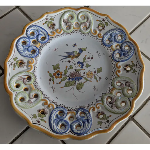 Assiette Ajourée Moustiers - Signée Gabriel Fourmaintraux Bon état reconditionné disponible sur Rakuten