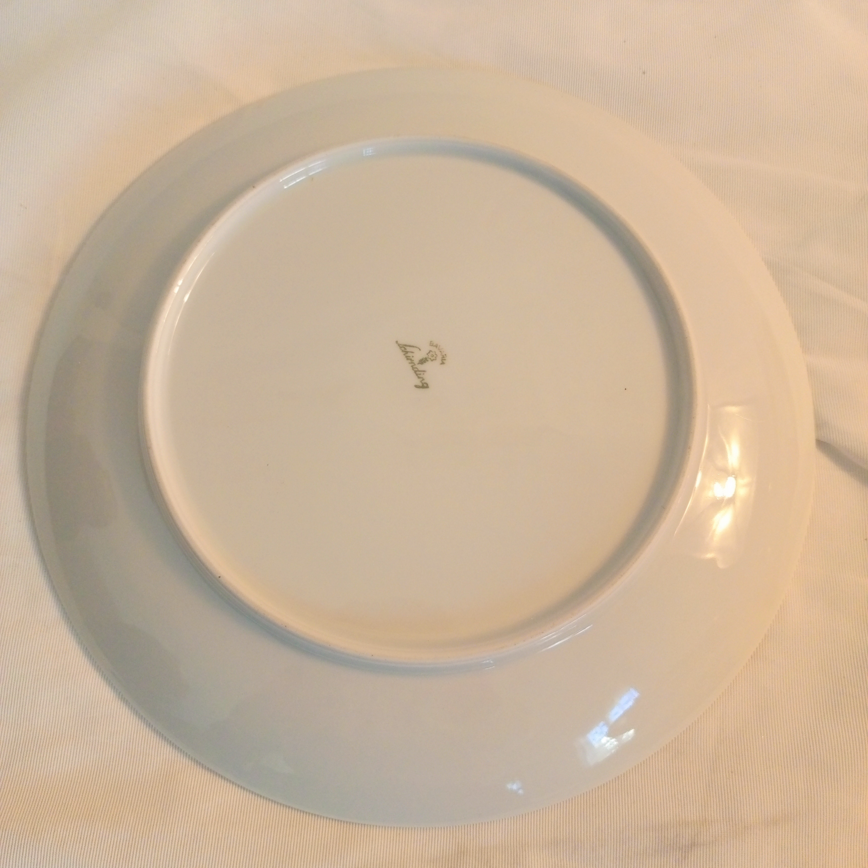 Voir photo 4 de Assiette creuse en porcelaine vintage Assiette creuse en porcelaine vintage État correct reconditionné photo 4