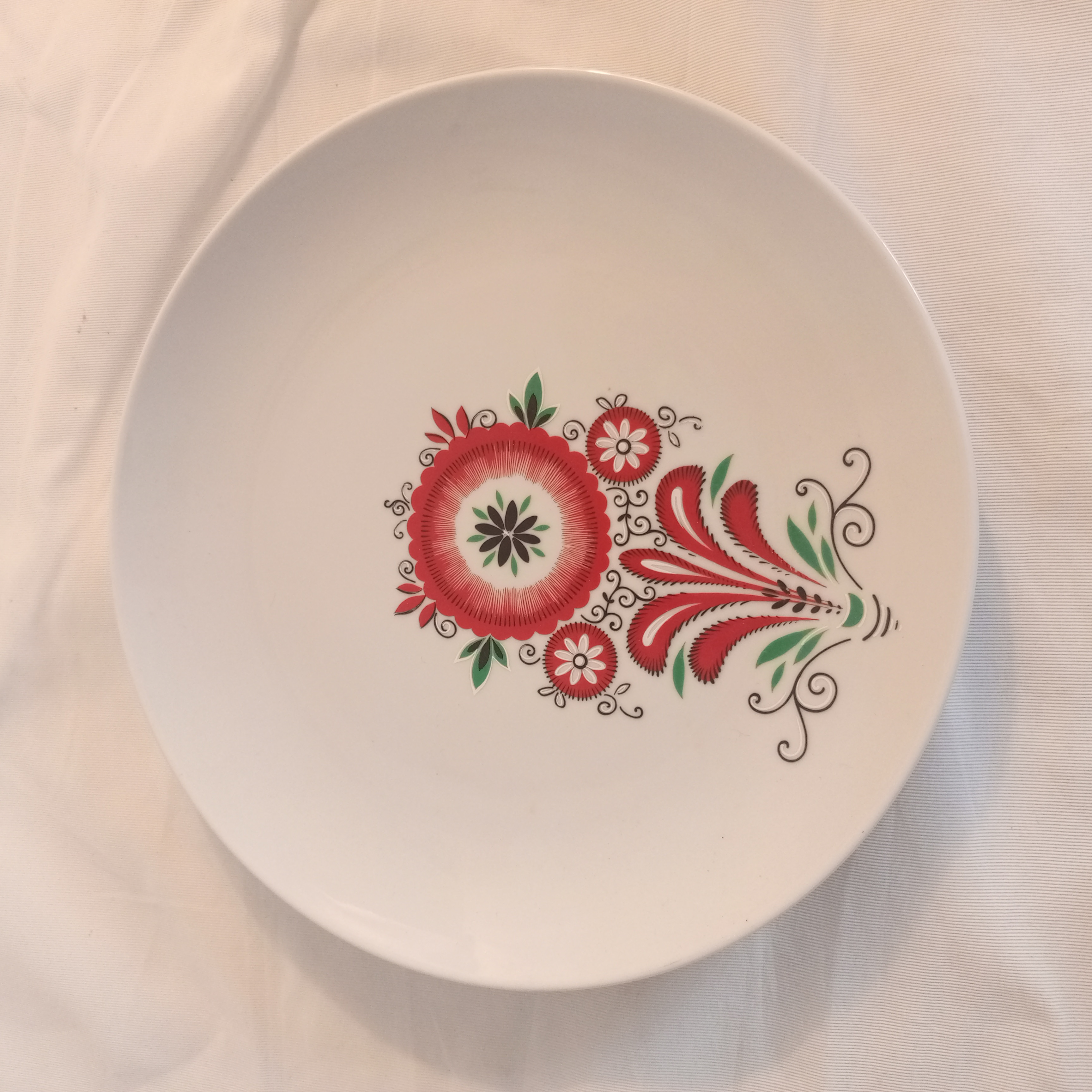 Voir photo 7 de Assiette creuse en porcelaine vintage Assiette creuse en porcelaine vintage État correct reconditionné photo 7