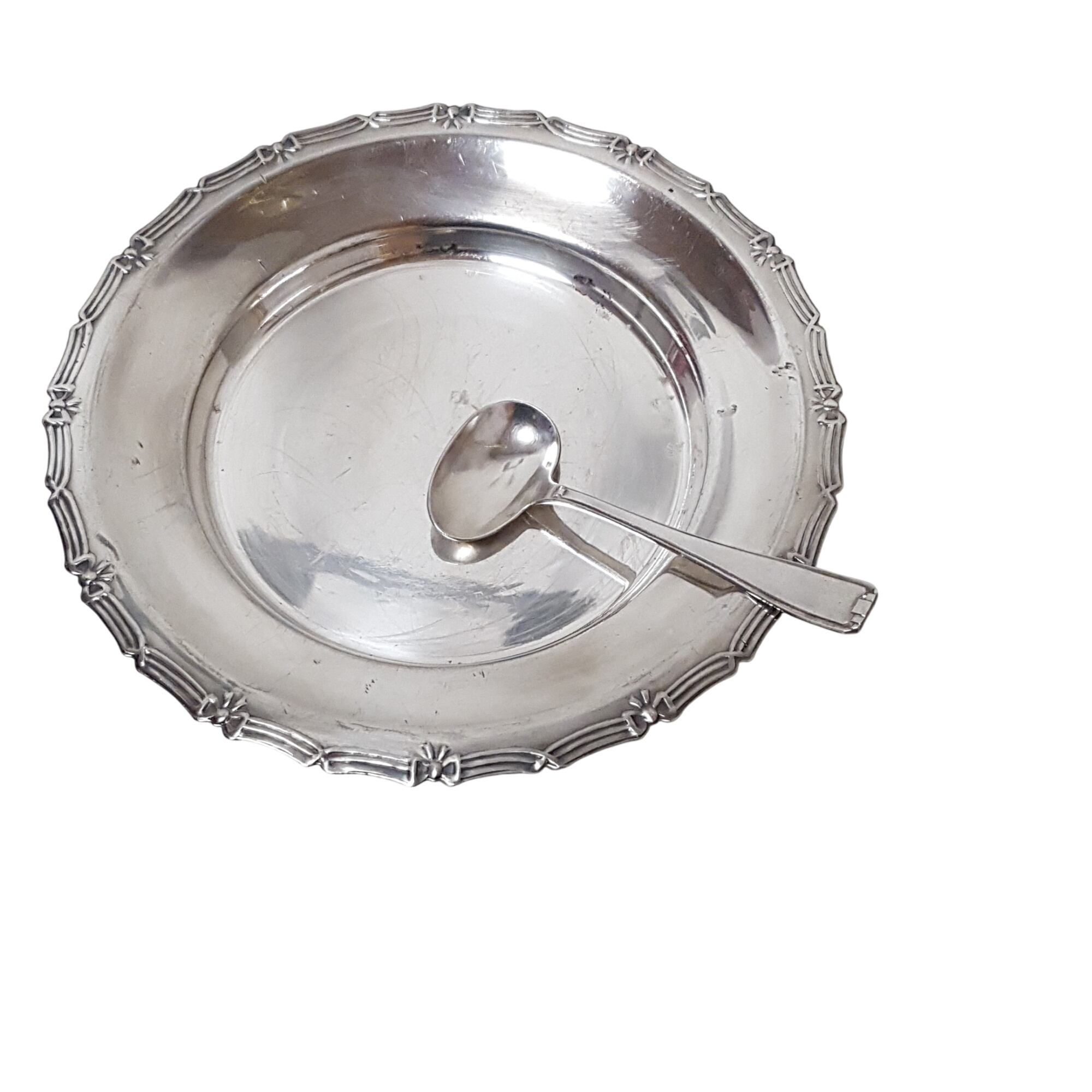 Acheter Assiette creuse et cuillère à bouillie en métal argenté État correct - 10,00 € Assiette creuse et cuillère à bouillie en métal argenté État correct reconditionné disponible sur Label Emmaüs