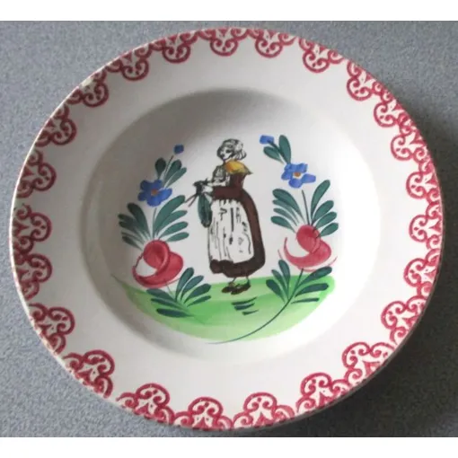 Assiette Creuse St Amand Hamage Nord- Décor Femme Qui Tricote- Diamètre Extérieur 22.5cm- Diamètre Intérieur 15cm- Profondeur Environ 2cm- Petit Éclat Manquant Sur Le Bord Bon état reconditionné disponible sur Rakuten