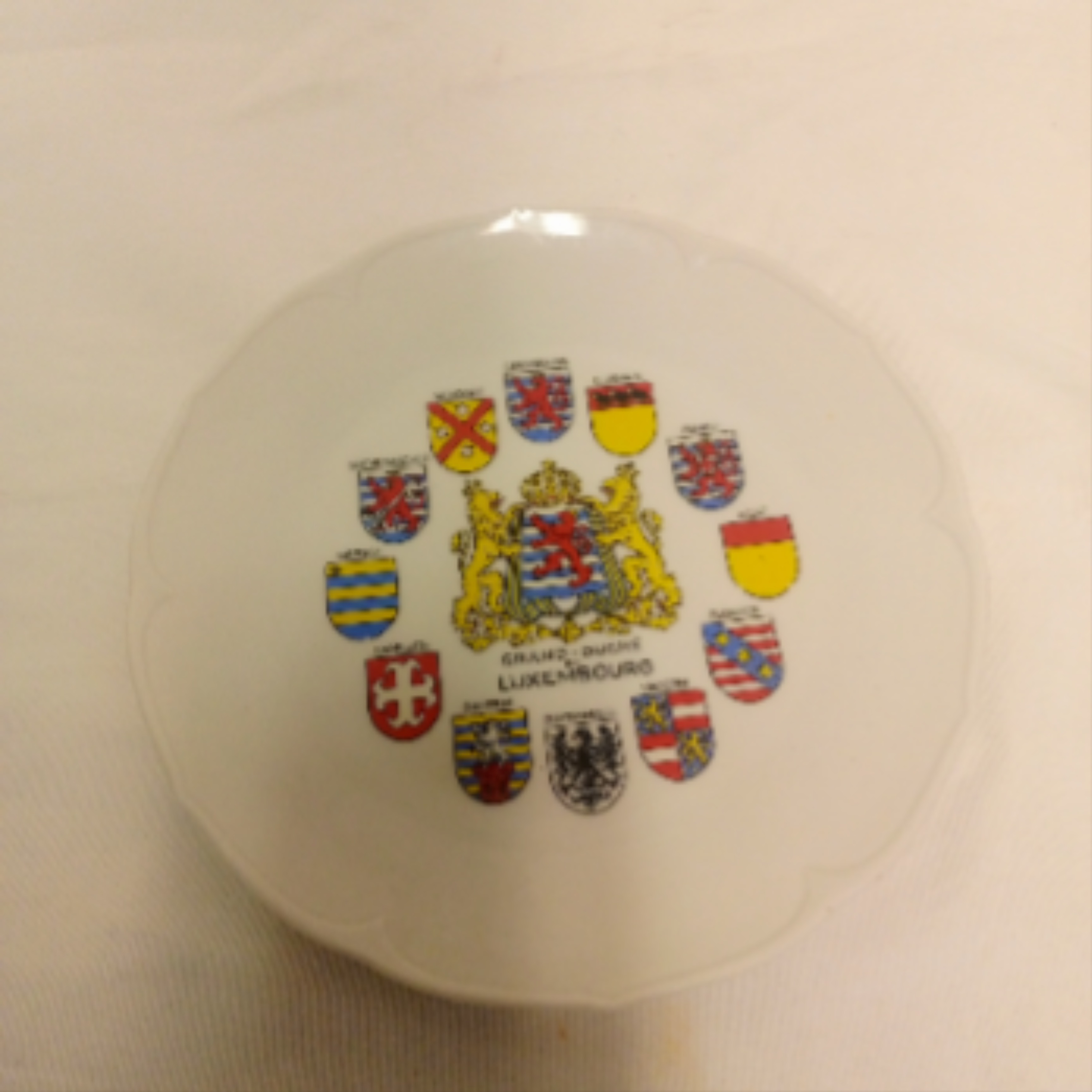 Voir photo 2 de Assiette de collection et decorative du Grand duché du Luxembourg Assiette de collection et decorative du Grand duché du Luxembourg État correct reconditionné photo 2