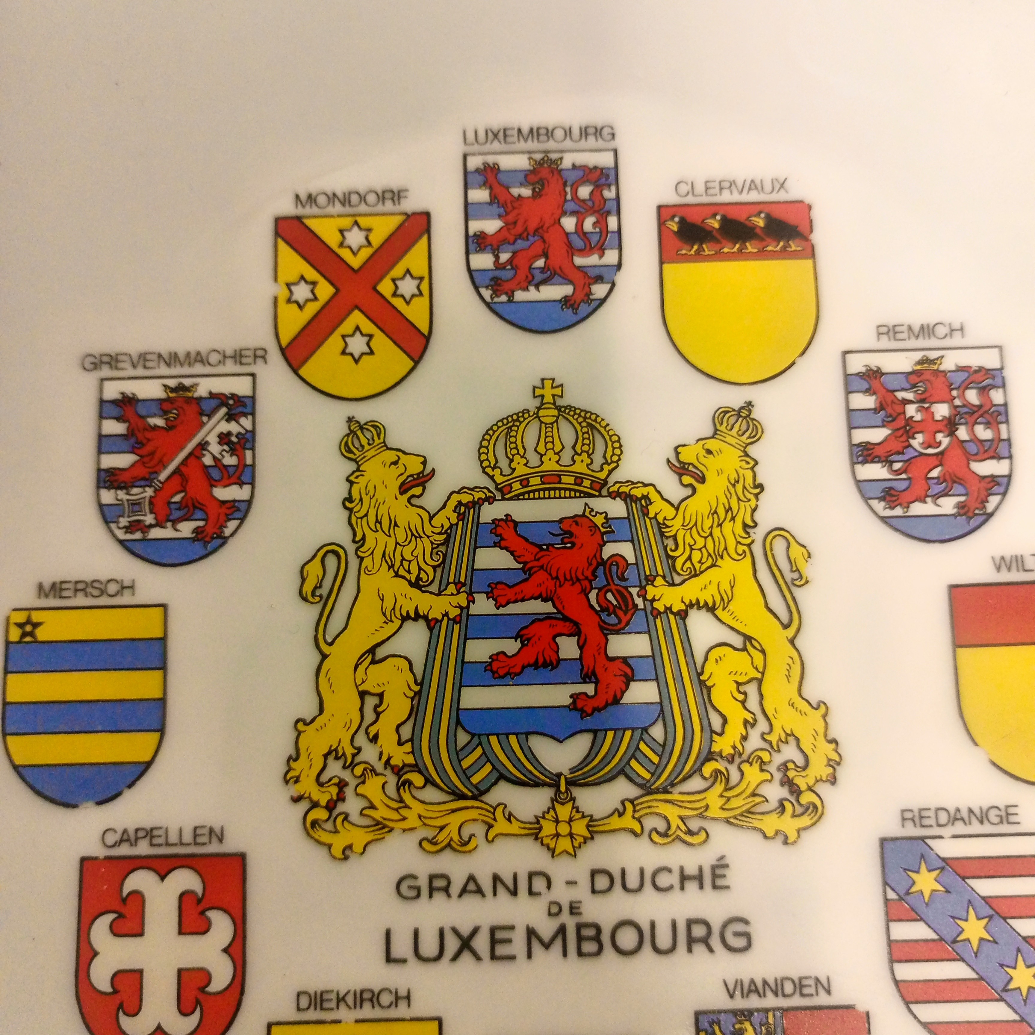 Voir photo 3 de Assiette de collection et decorative du Grand duché du Luxembourg Assiette de collection et decorative du Grand duché du Luxembourg État correct reconditionné photo 3