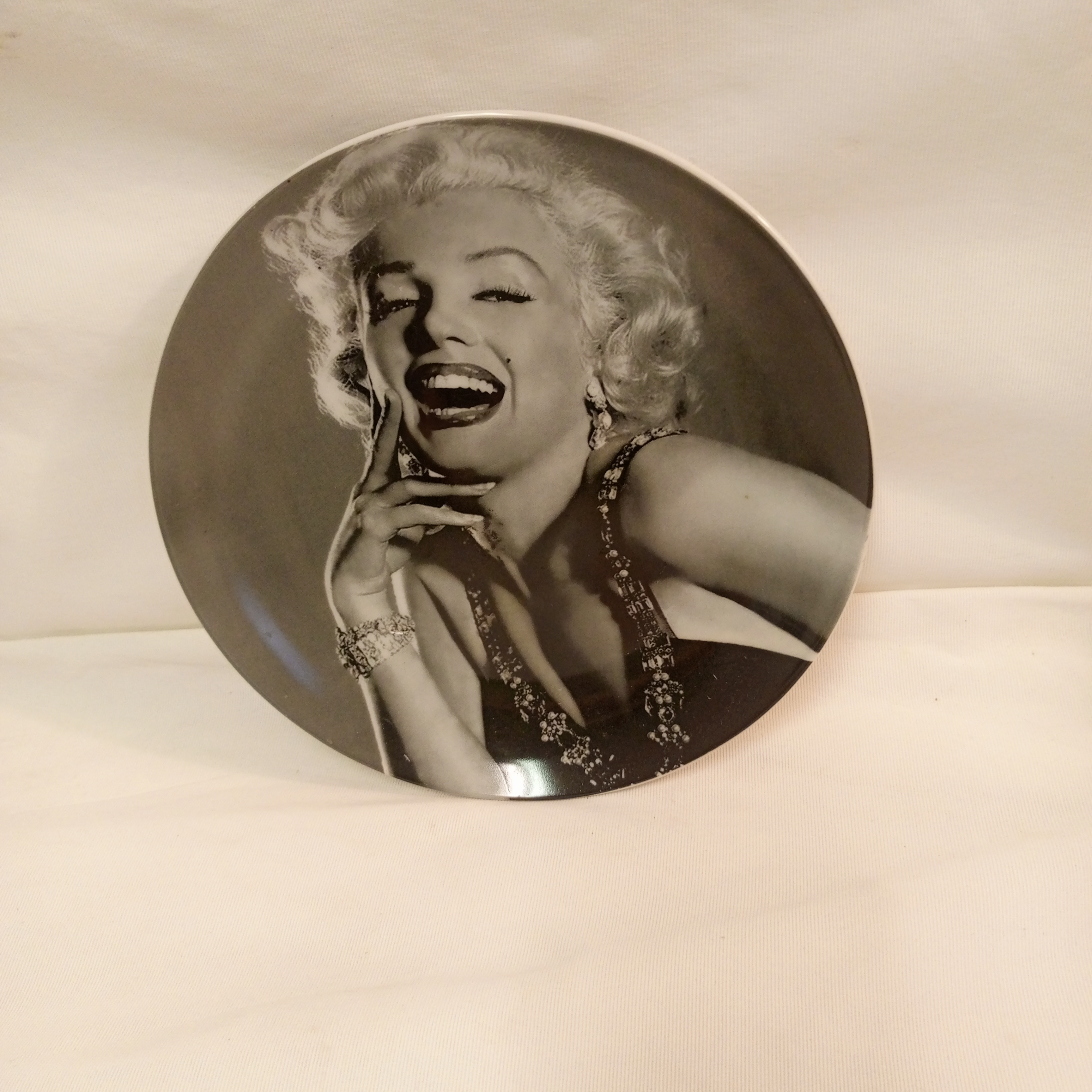 Voir photo 2 de Assiette de collection Marilyn Monroe Assiette de collection Marilyn Monroe État correct reconditionné photo 2