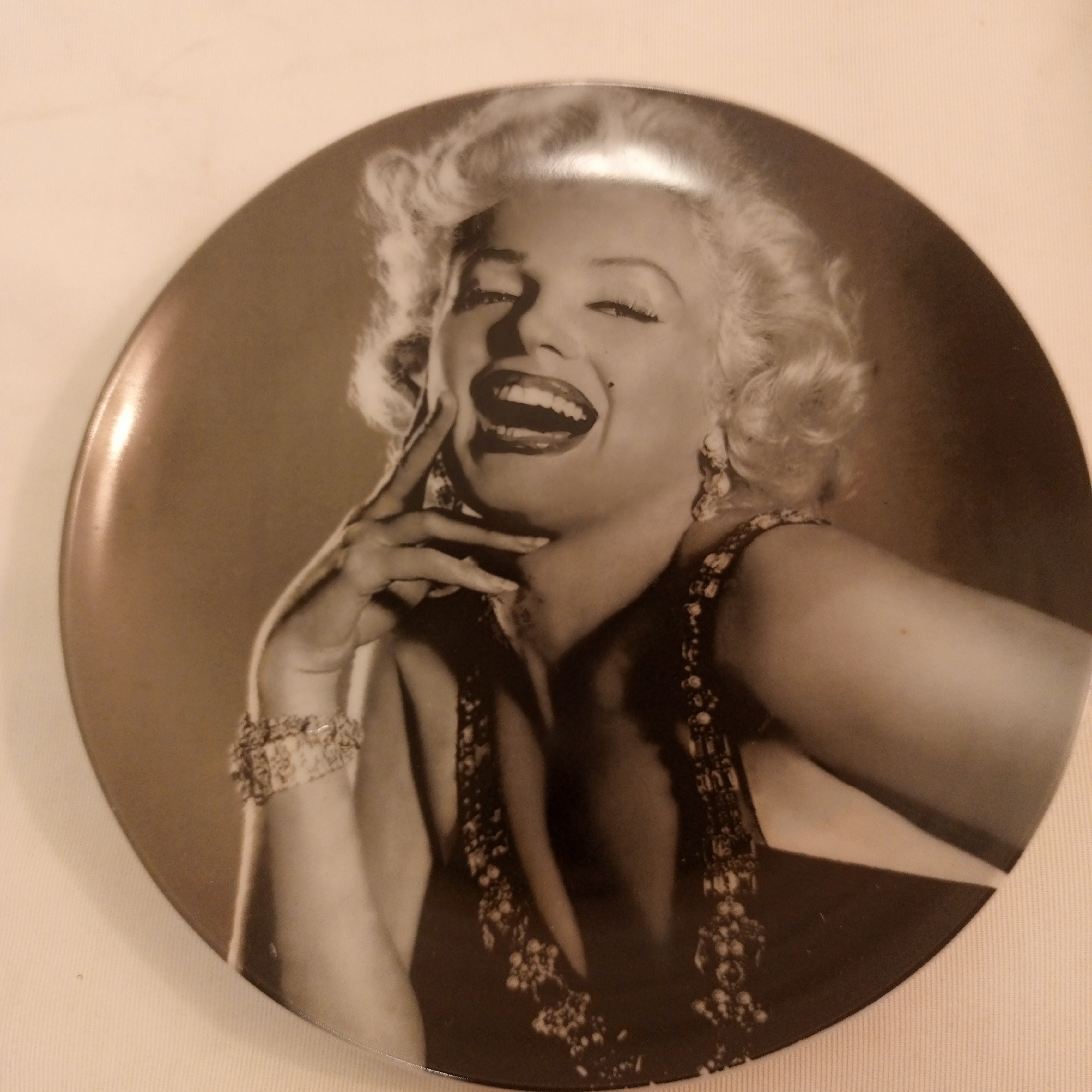 Voir photo 3 de Assiette de collection Marilyn Monroe Assiette de collection Marilyn Monroe État correct reconditionné photo 3