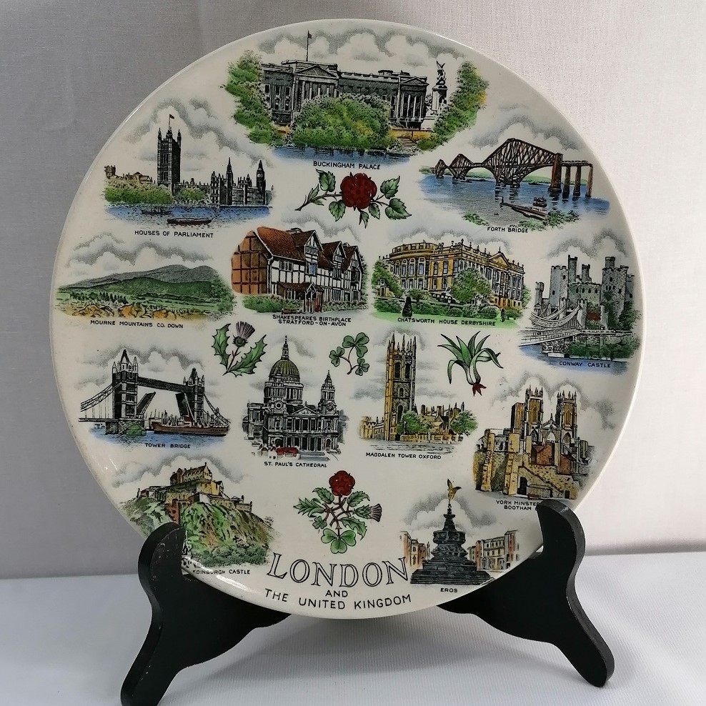 Acheter Assiette décor souvenir de Londres Très bon état - 10,50 € Assiette décor souvenir de Londres Très bon état reconditionné disponible sur Label Emmaüs