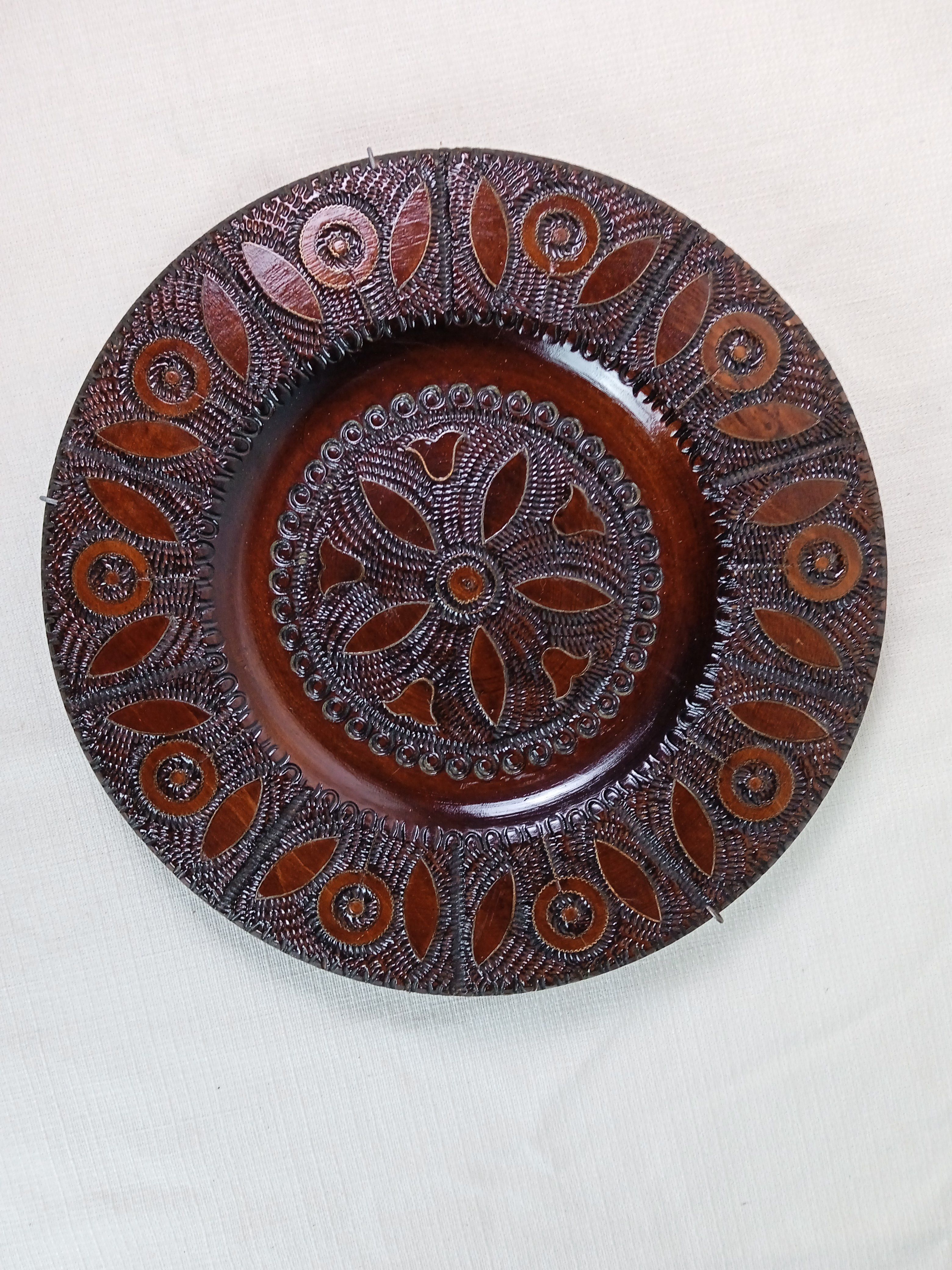 Voir photo 2 de Assiette décorative en bois vintage Assiette décorative en bois vintage État correct reconditionné photo 2