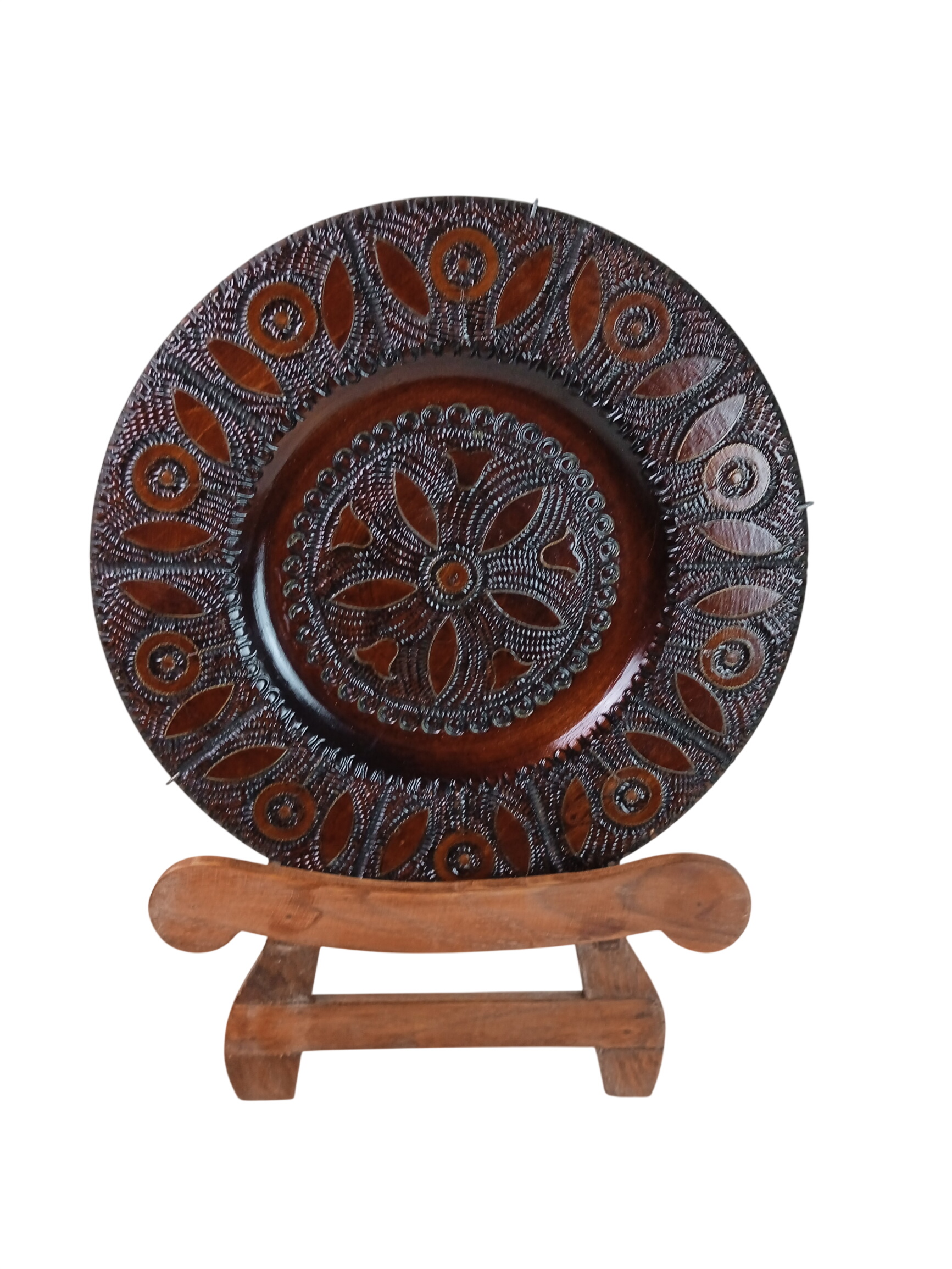 Assiette décorative en bois vintage État correct - 20,00 € Assiette décorative en bois vintage État correct reconditionné disponible sur Label Emmaüs