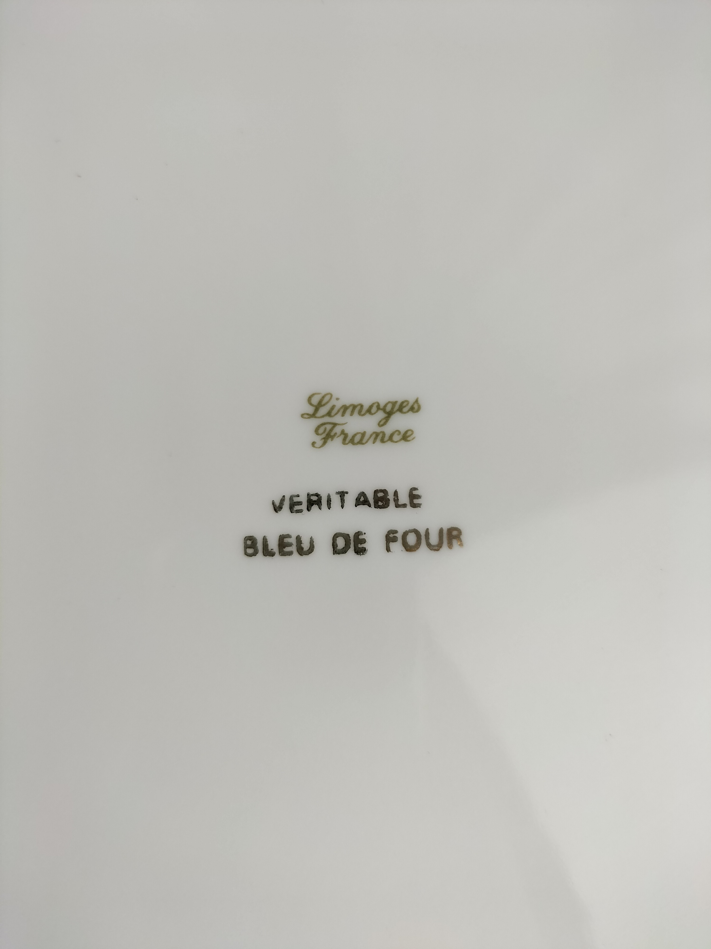Voir photo 4 de ✨ Assiette décorative en porcelaine de Limoges – Papillons & fleurs – Bleu de Four et or ✨ ✨ Assiette décorative en porcelaine de Limoges – Papillons & fleurs – Bleu de Four et or ✨ reconditionné photo 4