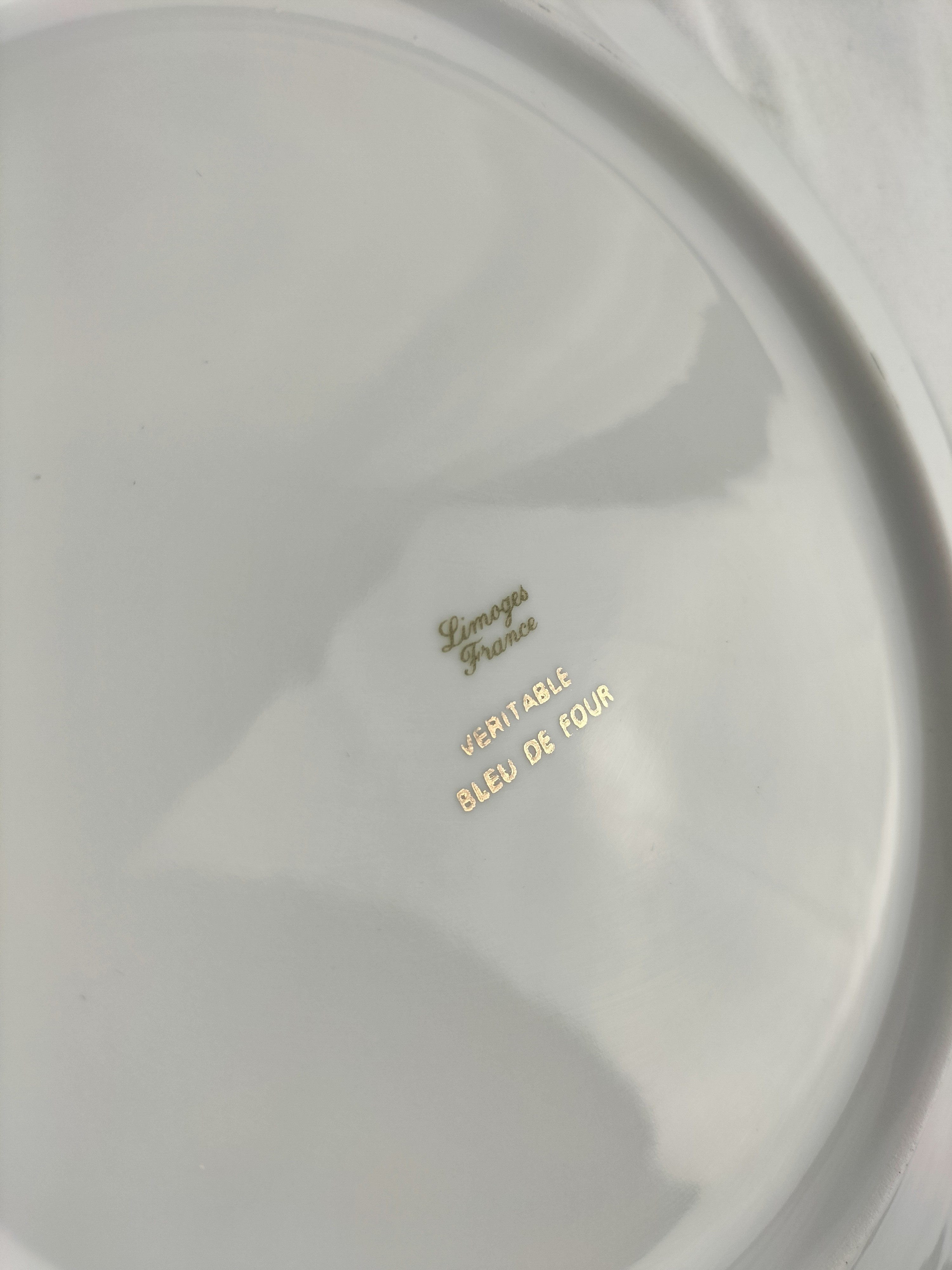 Voir photo 5 de ✨ Assiette décorative en porcelaine de Limoges – Papillons & fleurs – Bleu de Four et or ✨ ✨ Assiette décorative en porcelaine de Limoges – Papillons & fleurs – Bleu de Four et or ✨ reconditionné photo 5