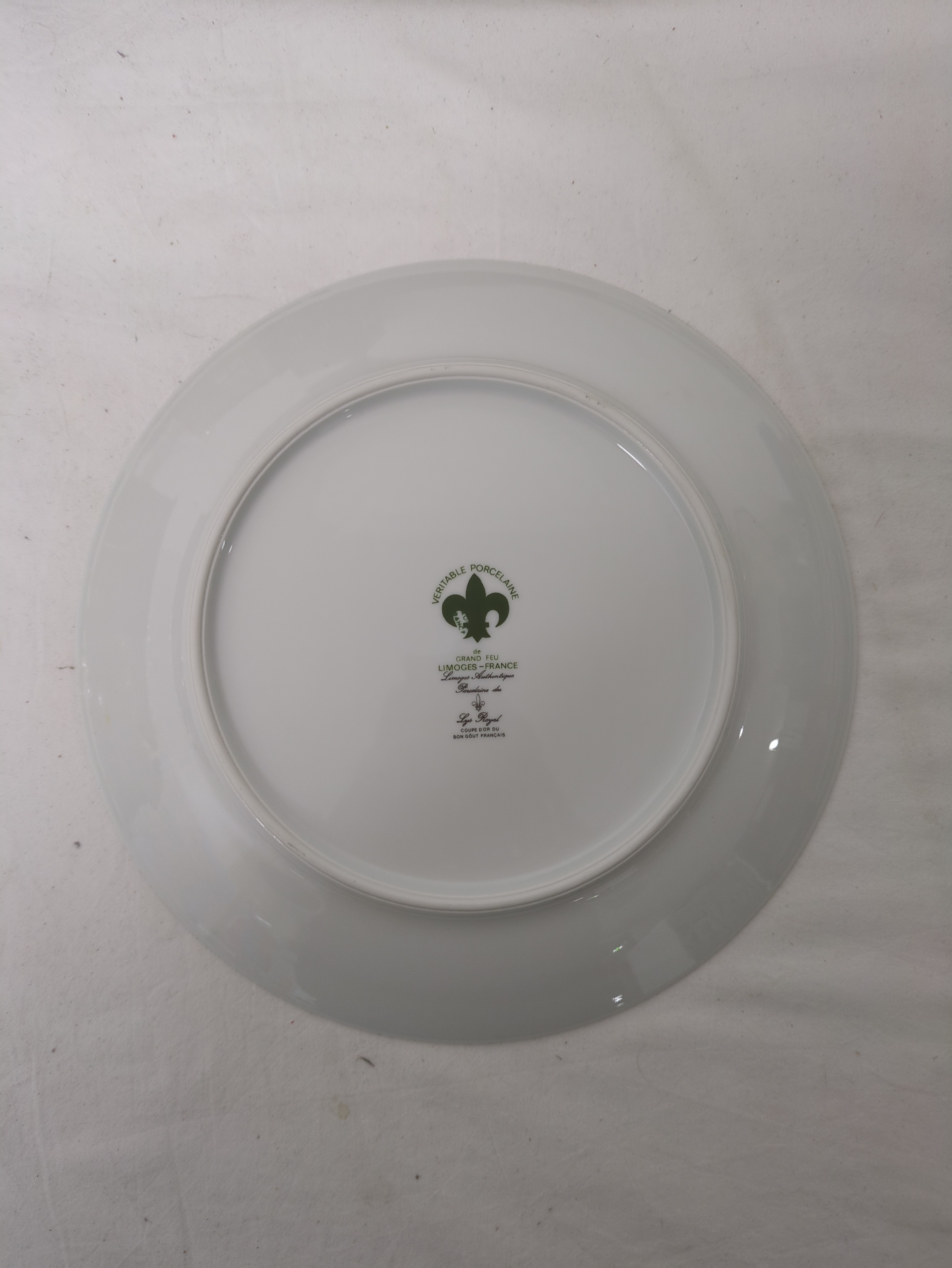 Voir photo 2 de Assiette décorative en porcelaine Assiette décorative en porcelaine Très bon état reconditionné photo 2