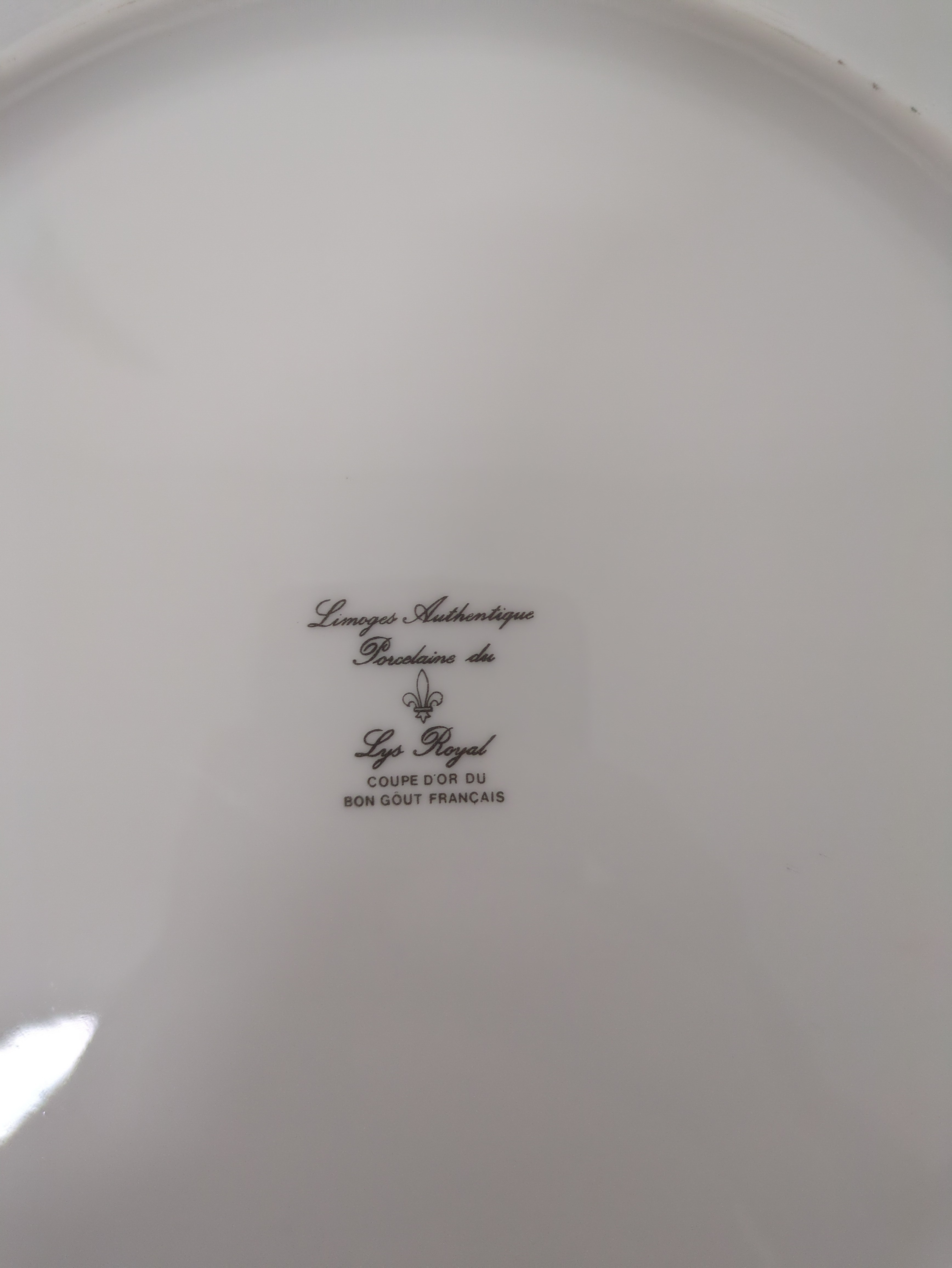 Voir photo 3 de Assiette décorative en porcelaine Assiette décorative en porcelaine Très bon état reconditionné photo 3
