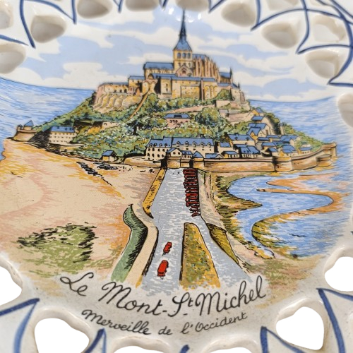 Voir photo 2 de Assiette décorative Le Mont St Michel Assiette décorative Le Mont St Michel Bon état reconditionné photo 2